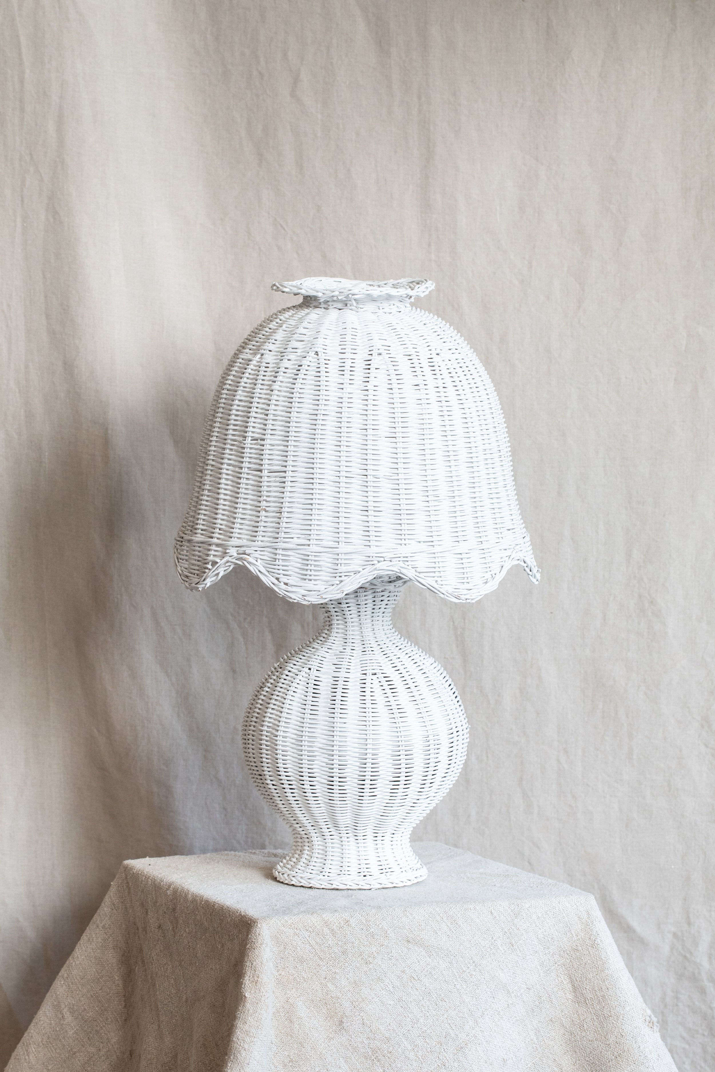 Vintage White Wicker Lamp – Hoppe Shoppe