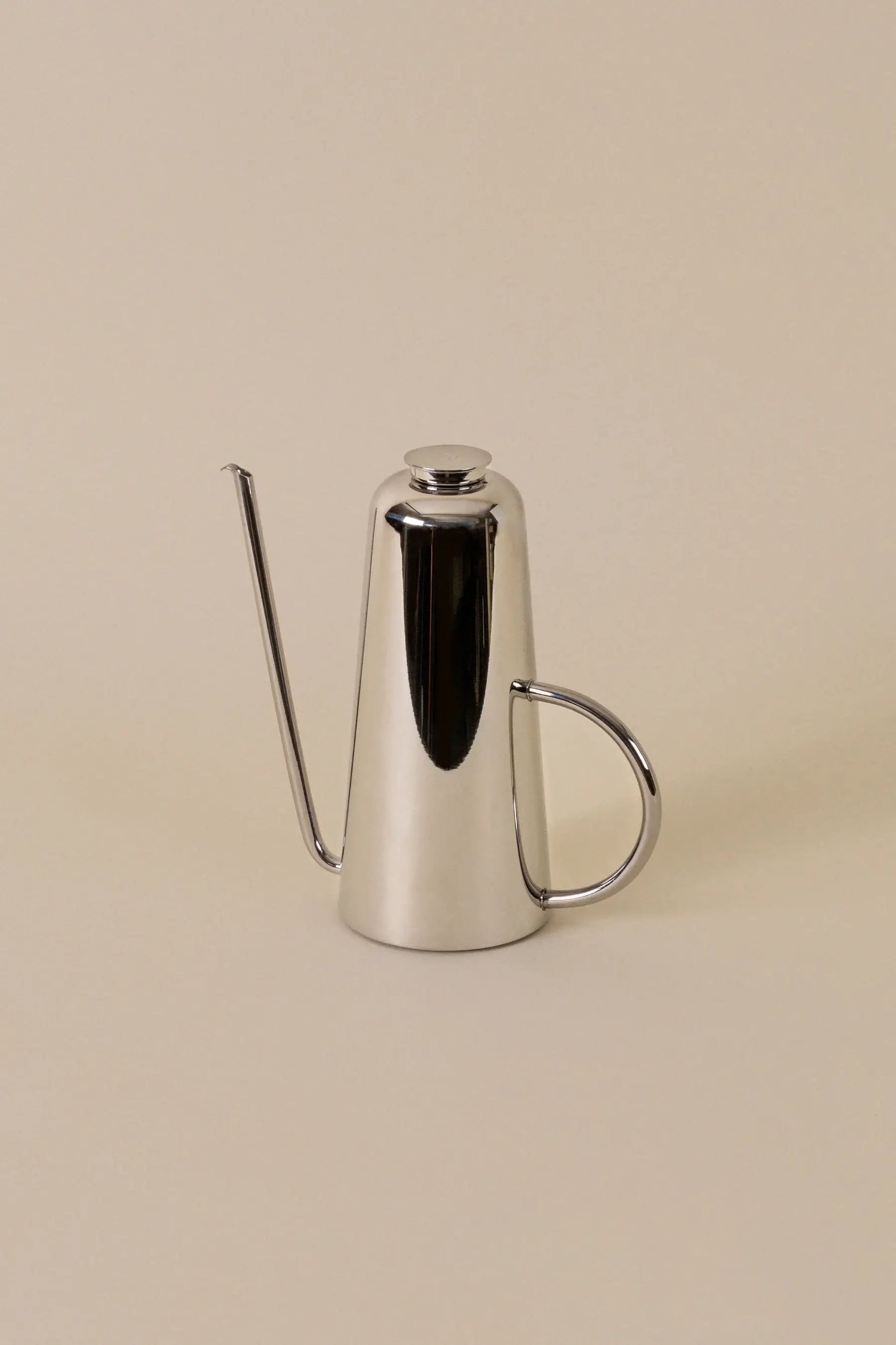 Stainless steel dripless oil can with long hand-sharpened spout for olive oil