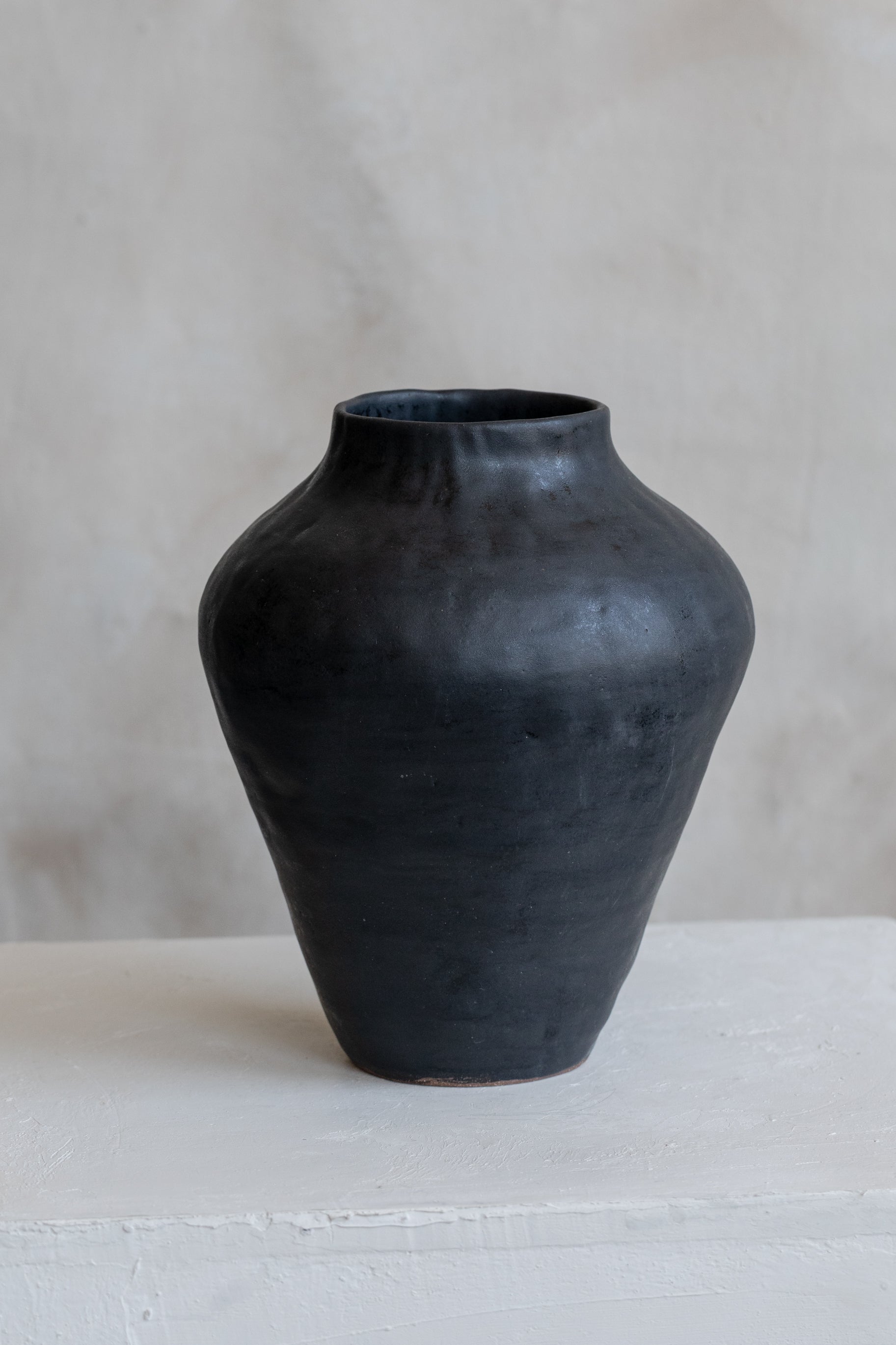 Carma Ferrier Medium Vase 03 in Black