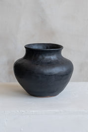 Carma Ferrier Small Vase 02 in Black