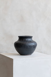 Carma Ferrier Small Vase 02 in Black
