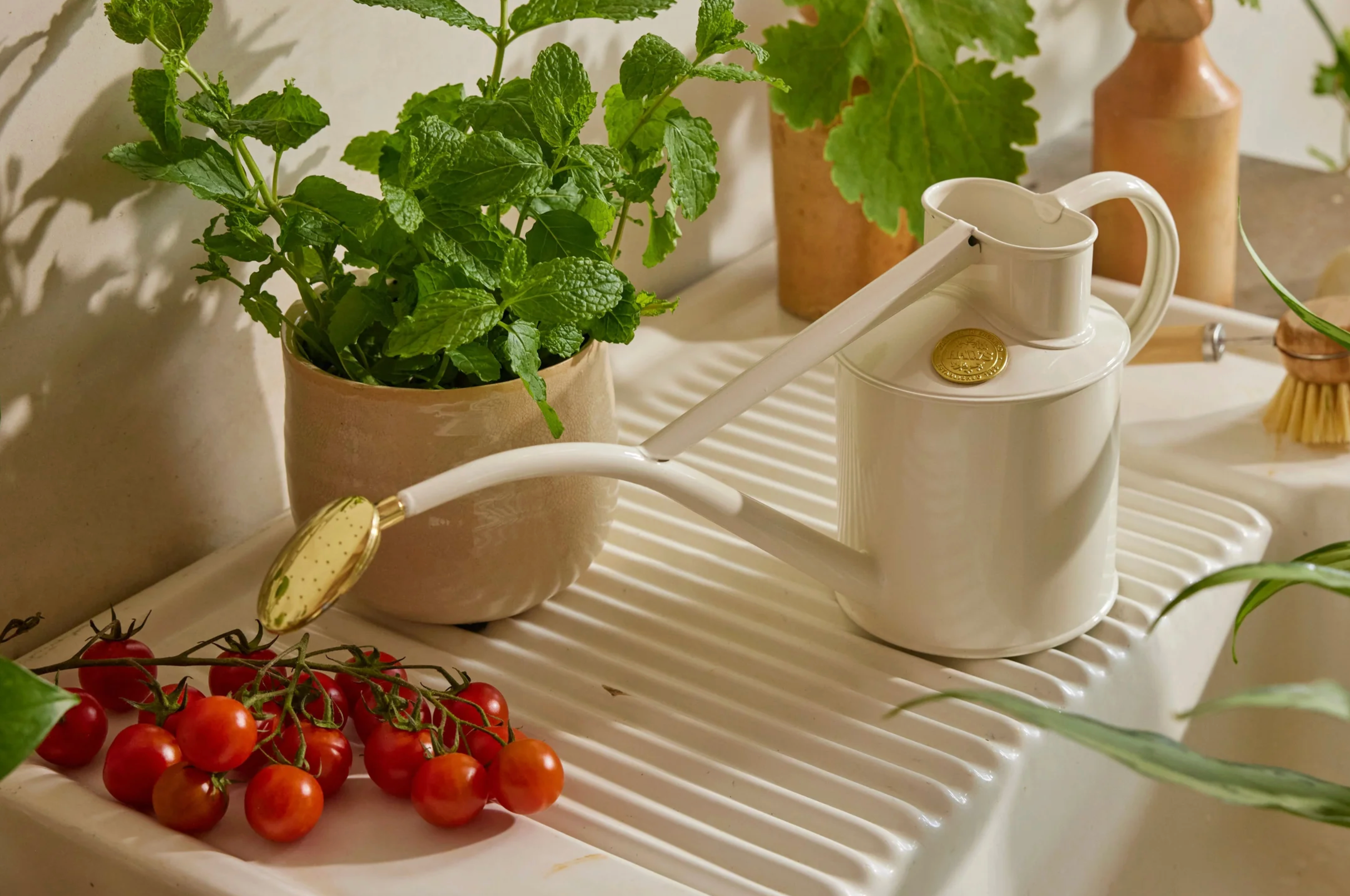 The Rowley Ripple - Two Pint in White Granite