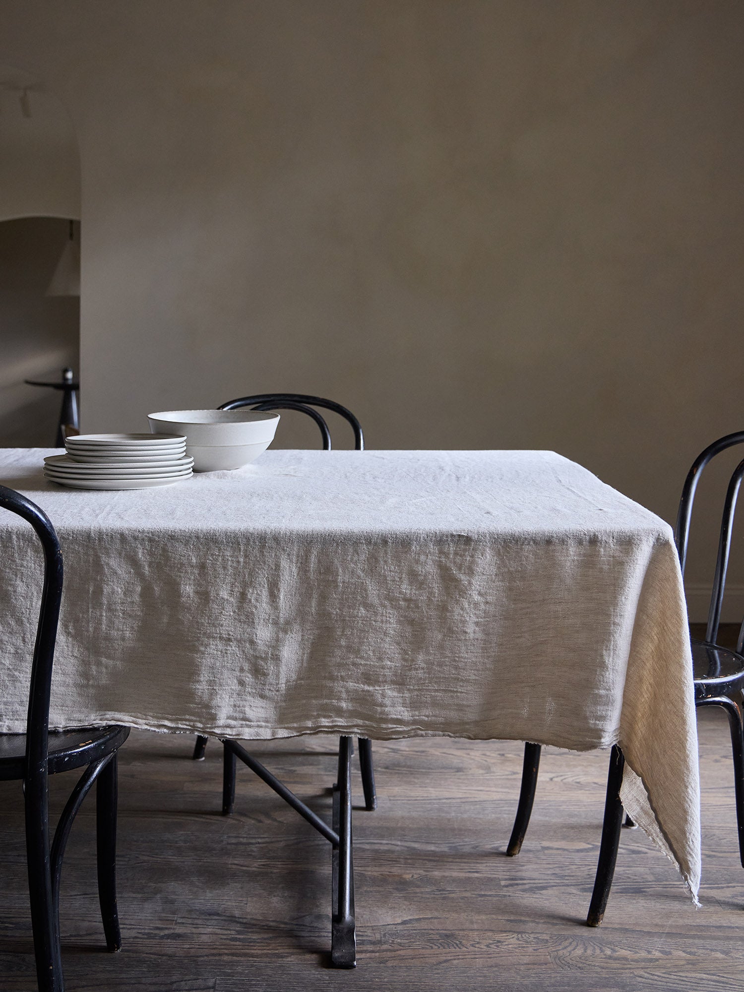 StandardAffairPhiloLinenNaturalTablecloth02.jpg