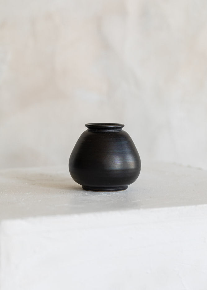 VIntage_handmade_black_bud_vase_italy_find.jpg