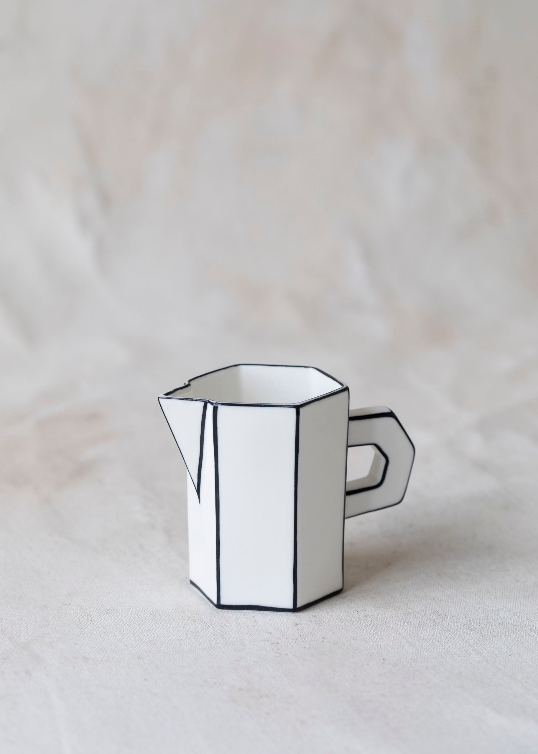 black_carte_blanche_jug.jpg