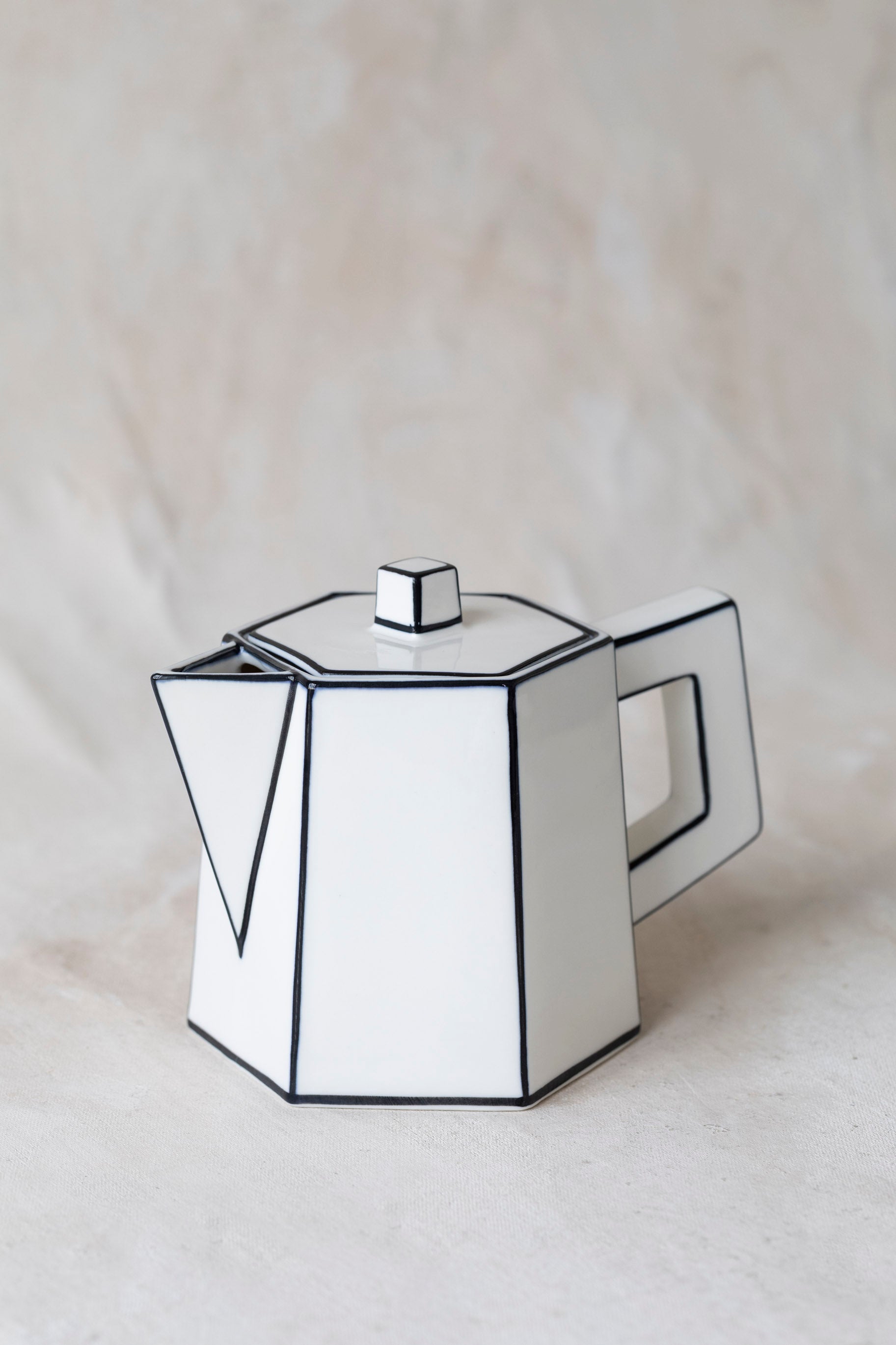 Carte Blanche Teapot