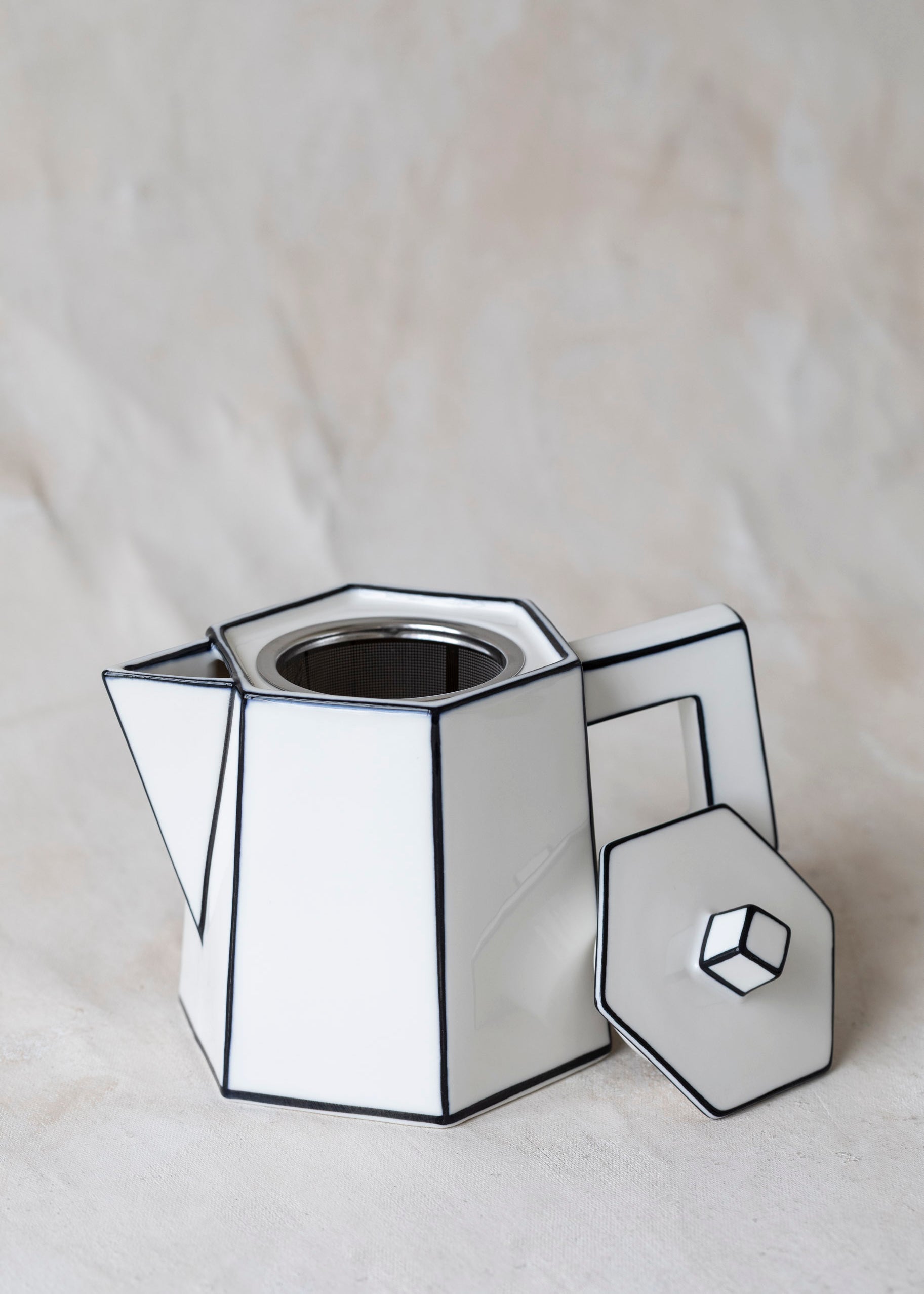 black_carte_blanche_teapot-4.jpg