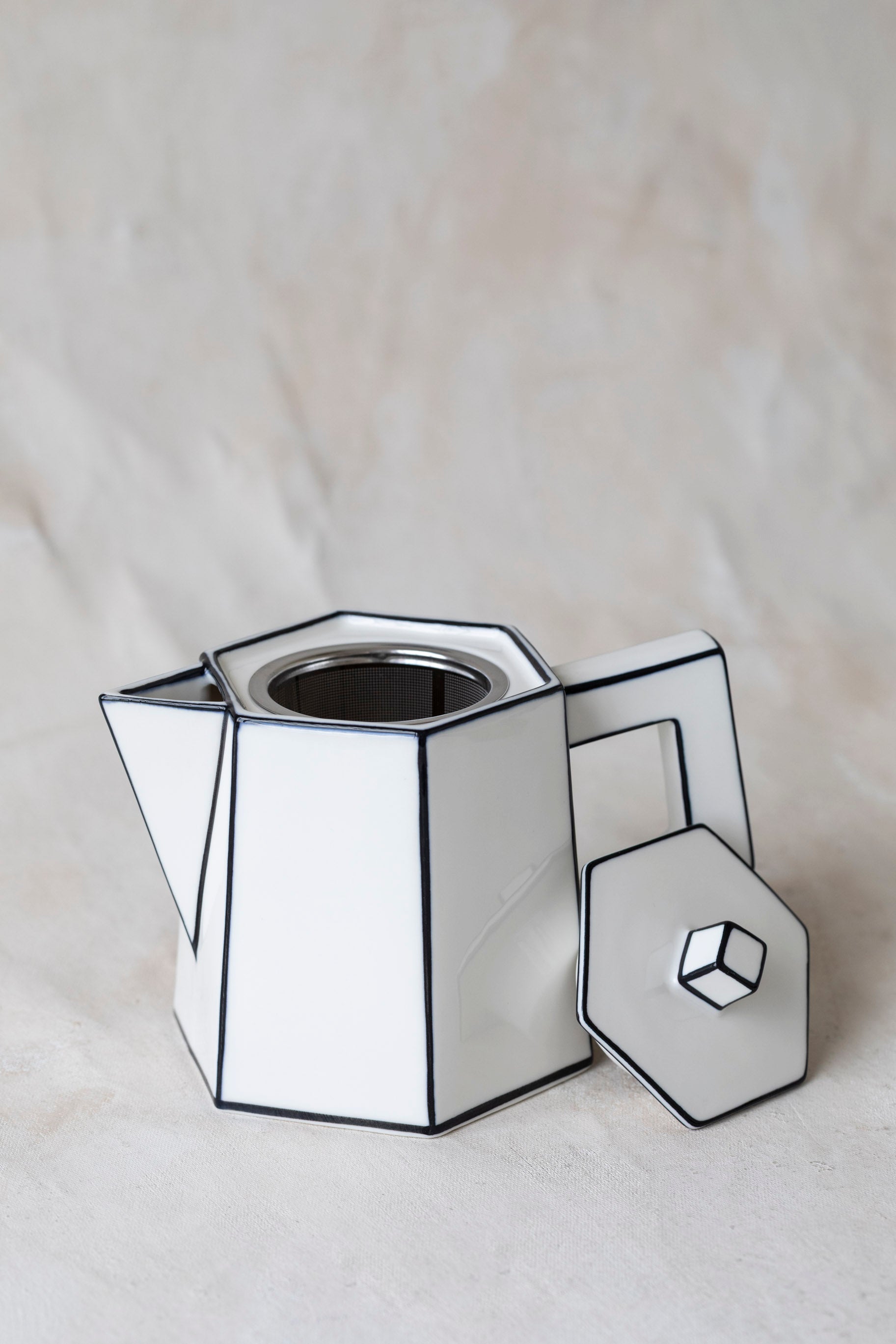 Carte Blanche Teapot