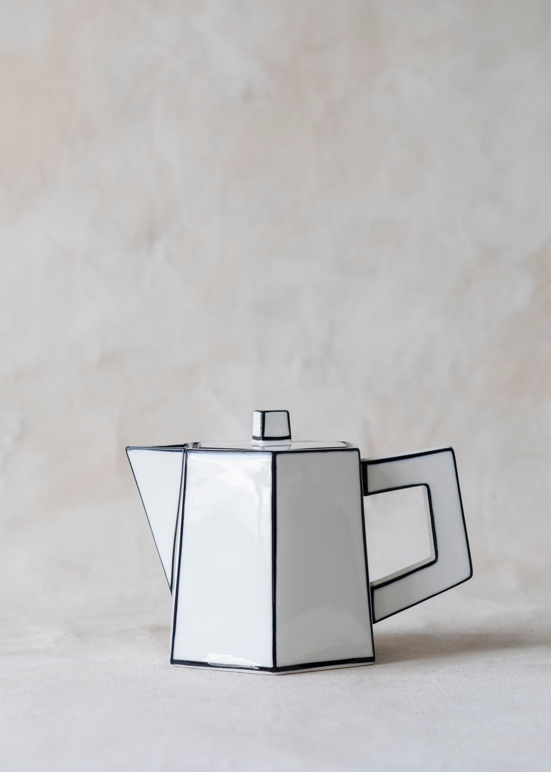 black_carte_blanche_teapot.jpg