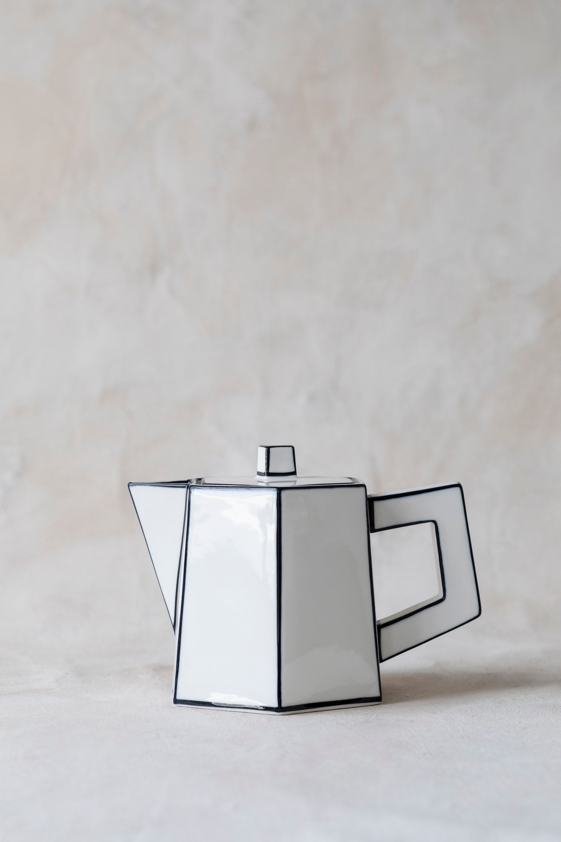 Carte Blanche Teapot