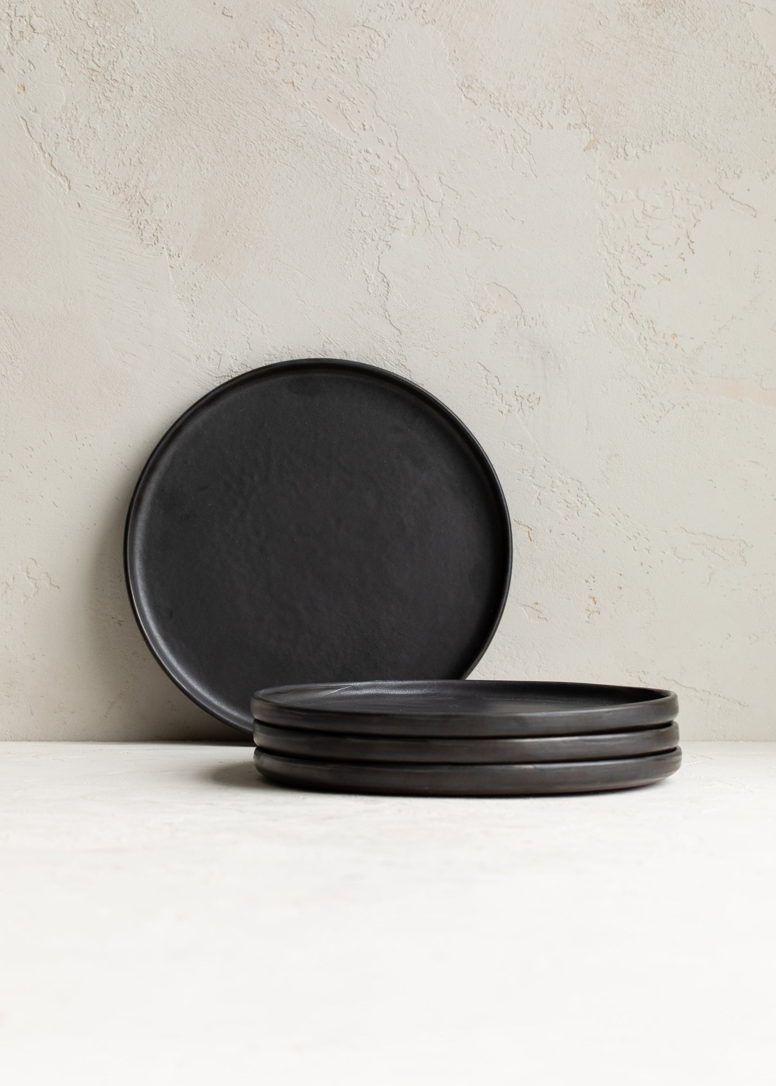 black_matte_stoneware_dinner_plate.jpg