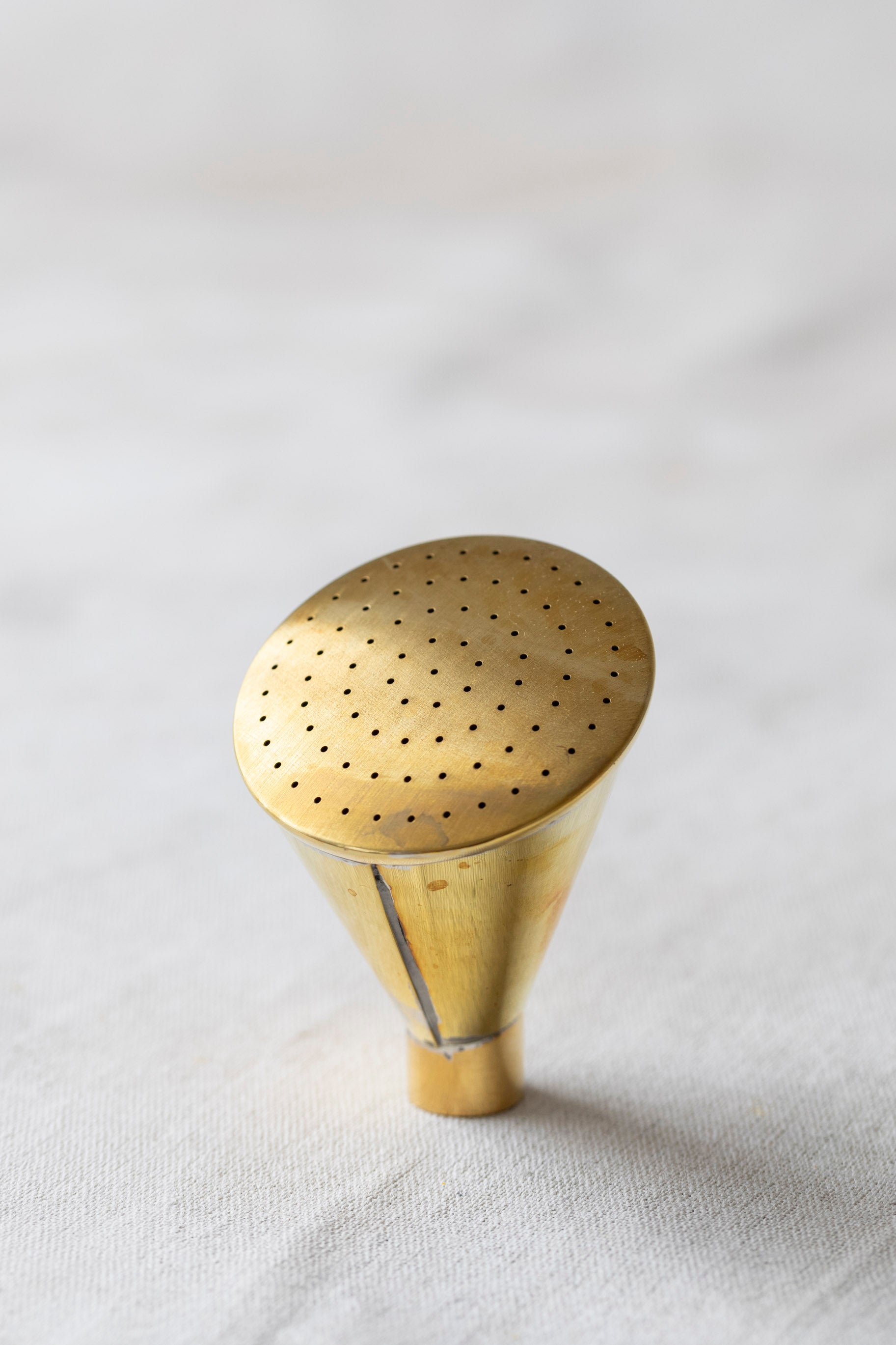 Round Brass Rose - Coarse Spray