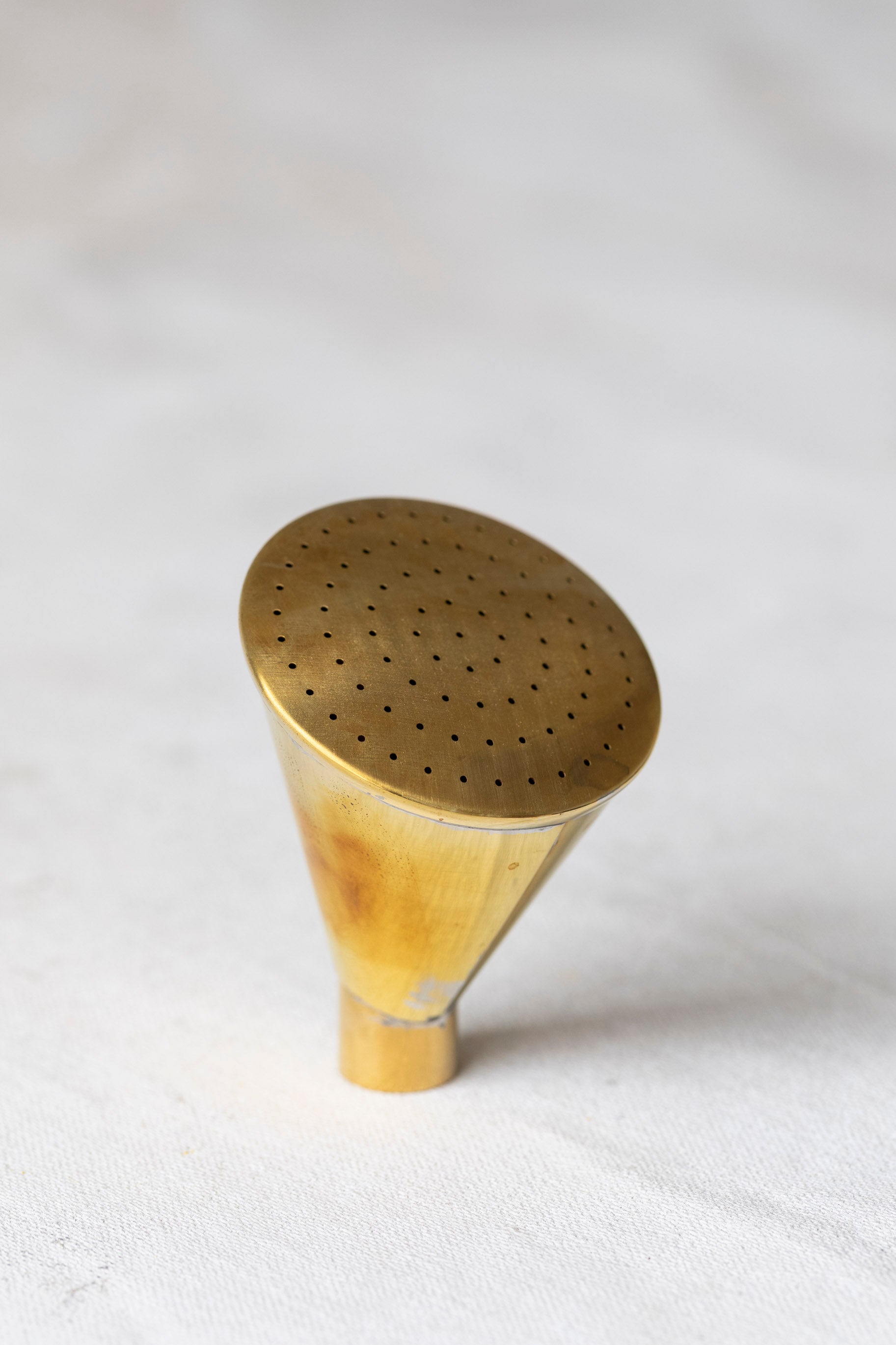 Round Brass Rose - Coarse Spray