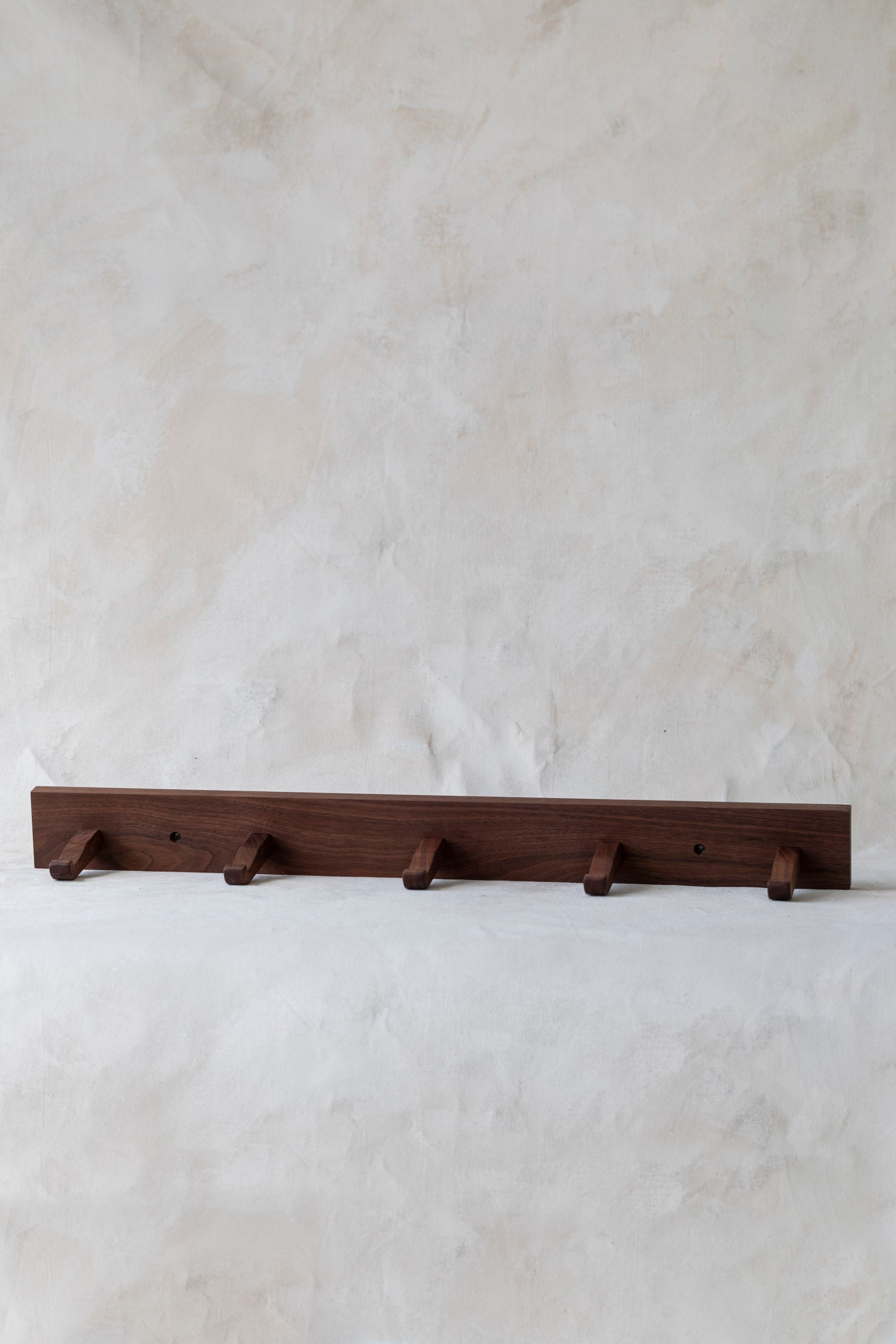 Colonial Wall-Mounted Peg Rail