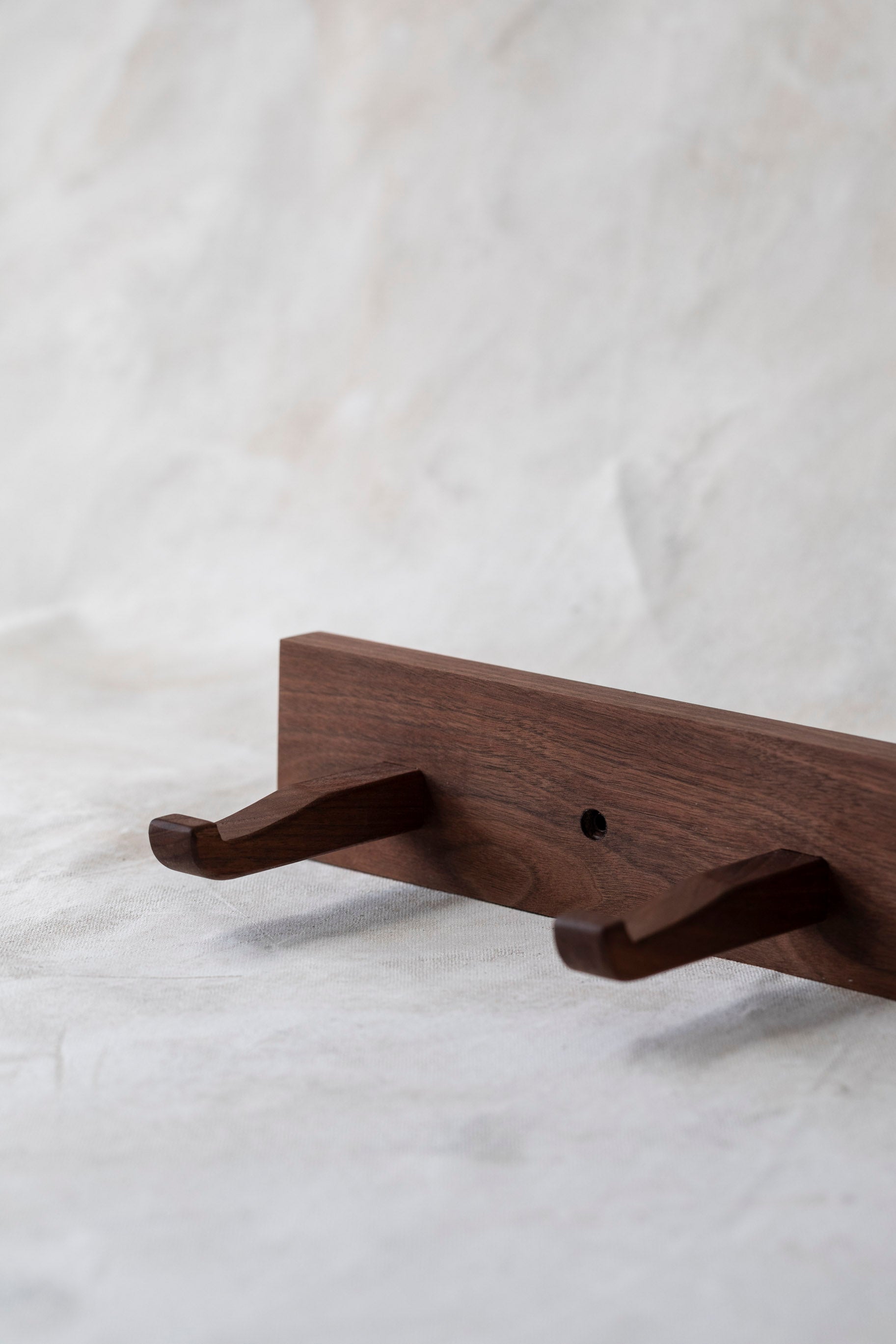 Colonial Wall-Mounted Peg Rail