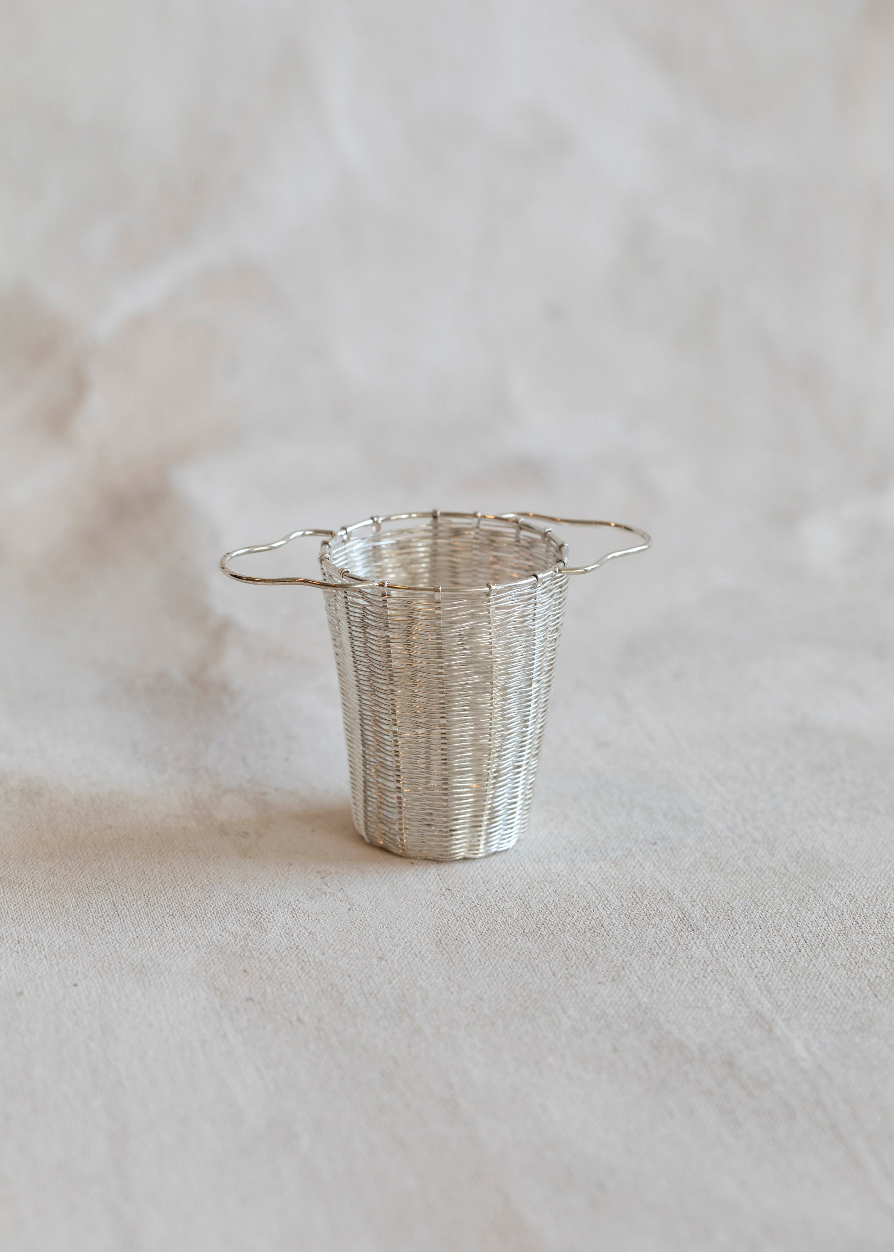 deep_silver_basket_tea_Strainer-2_a08dfa4e-5d8c-4f93-bdf0-6e002abe6a1c.jpg