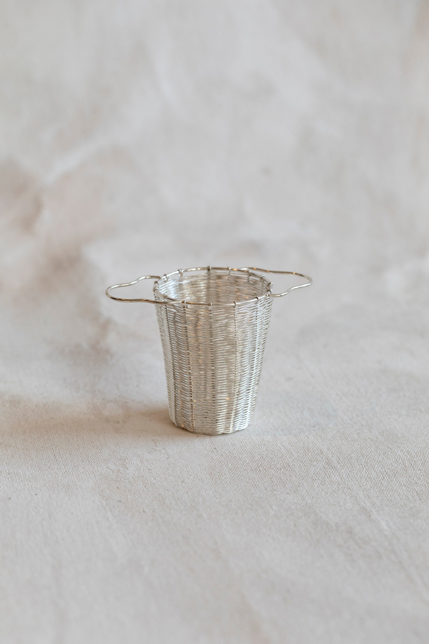 deep_silver_basket_tea_Strainer-2_a08dfa4e-5d8c-4f93-bdf0-6e002abe6a1c.jpg