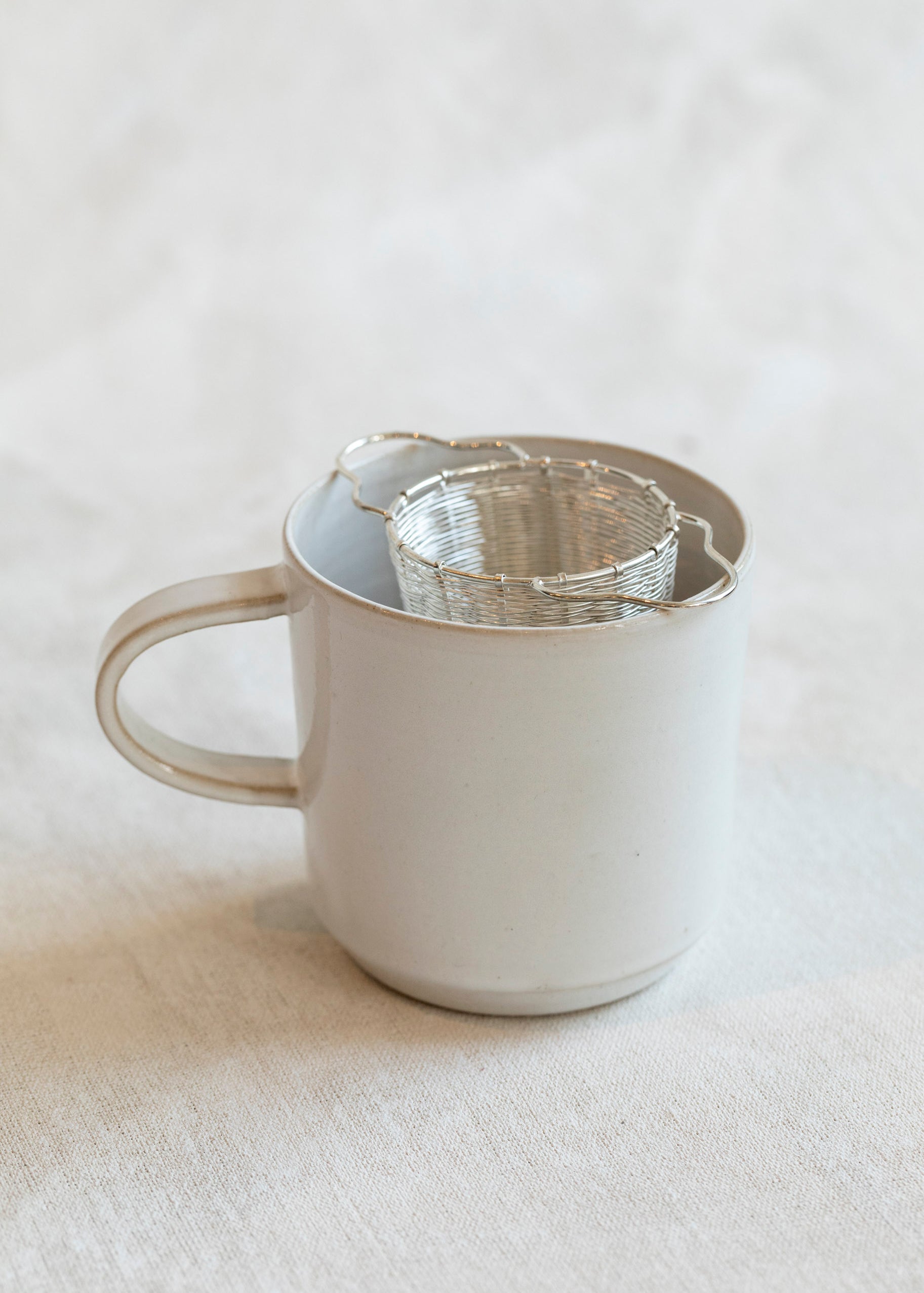deep_silver_basket_tea_Strainer-3_87826cb9-c421-47b6-b56c-29b679e83a51.jpg