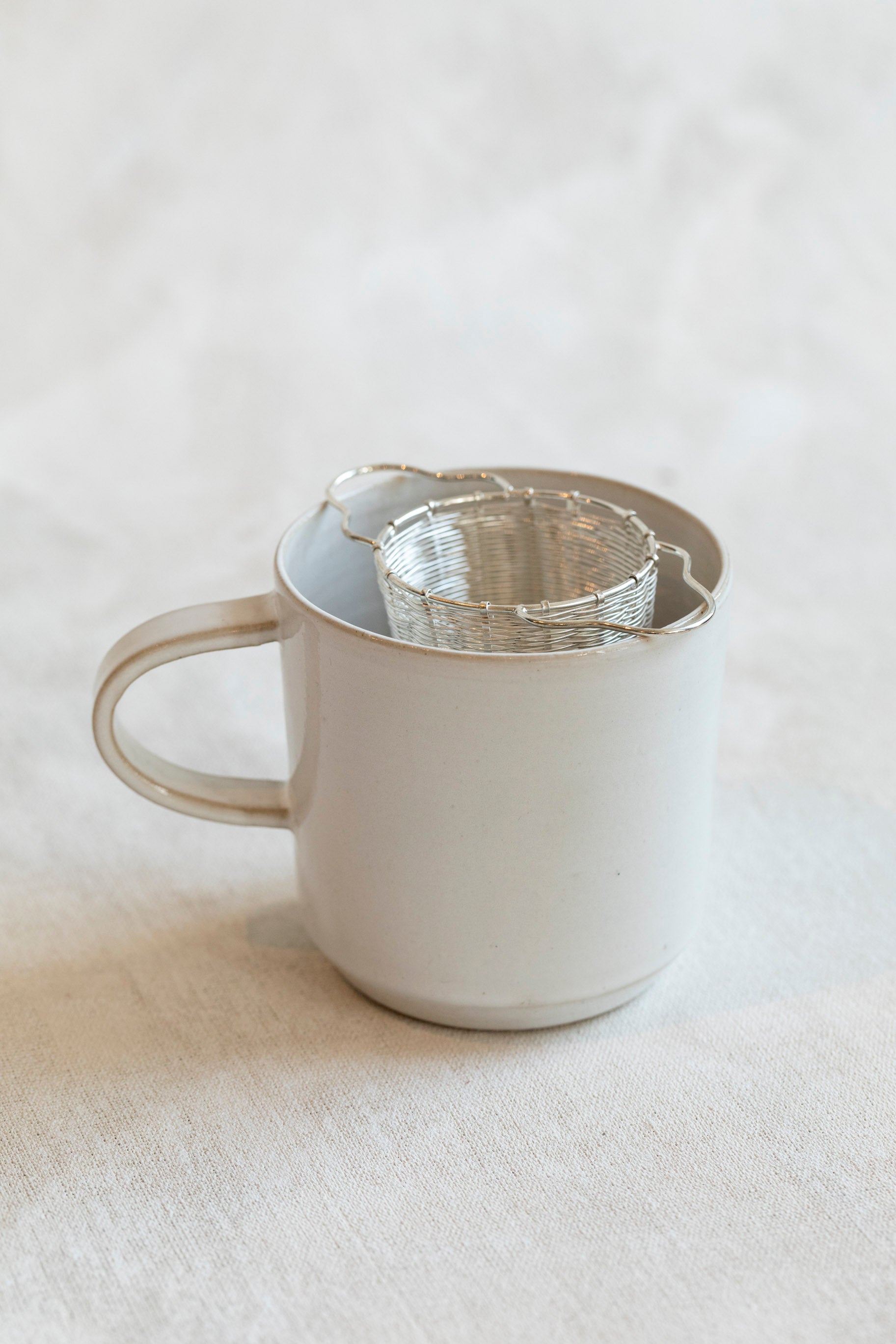 deep_silver_basket_tea_Strainer-3_87826cb9-c421-47b6-b56c-29b679e83a51.jpg
