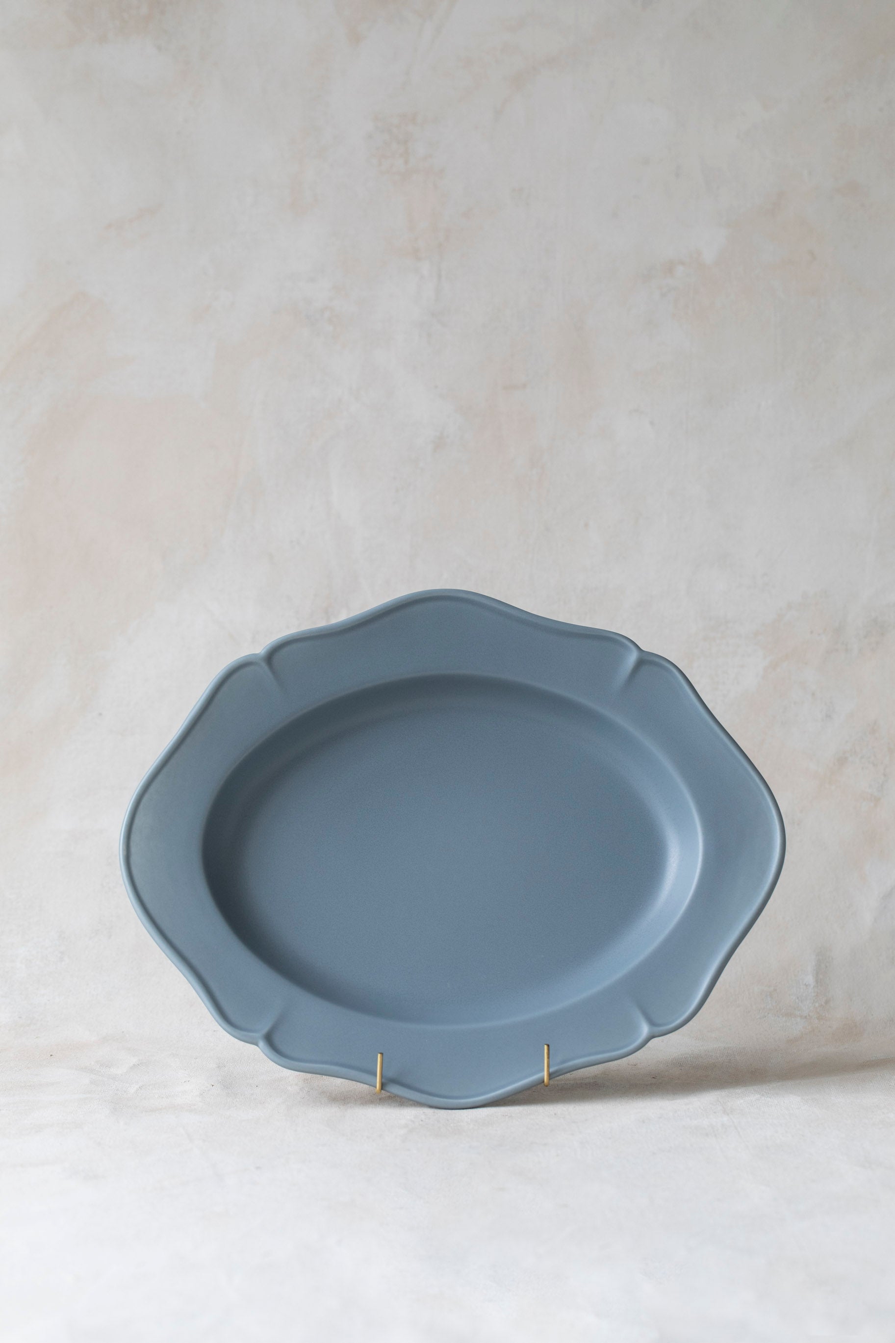 Festone Oval Serving Platter in Ash Gray