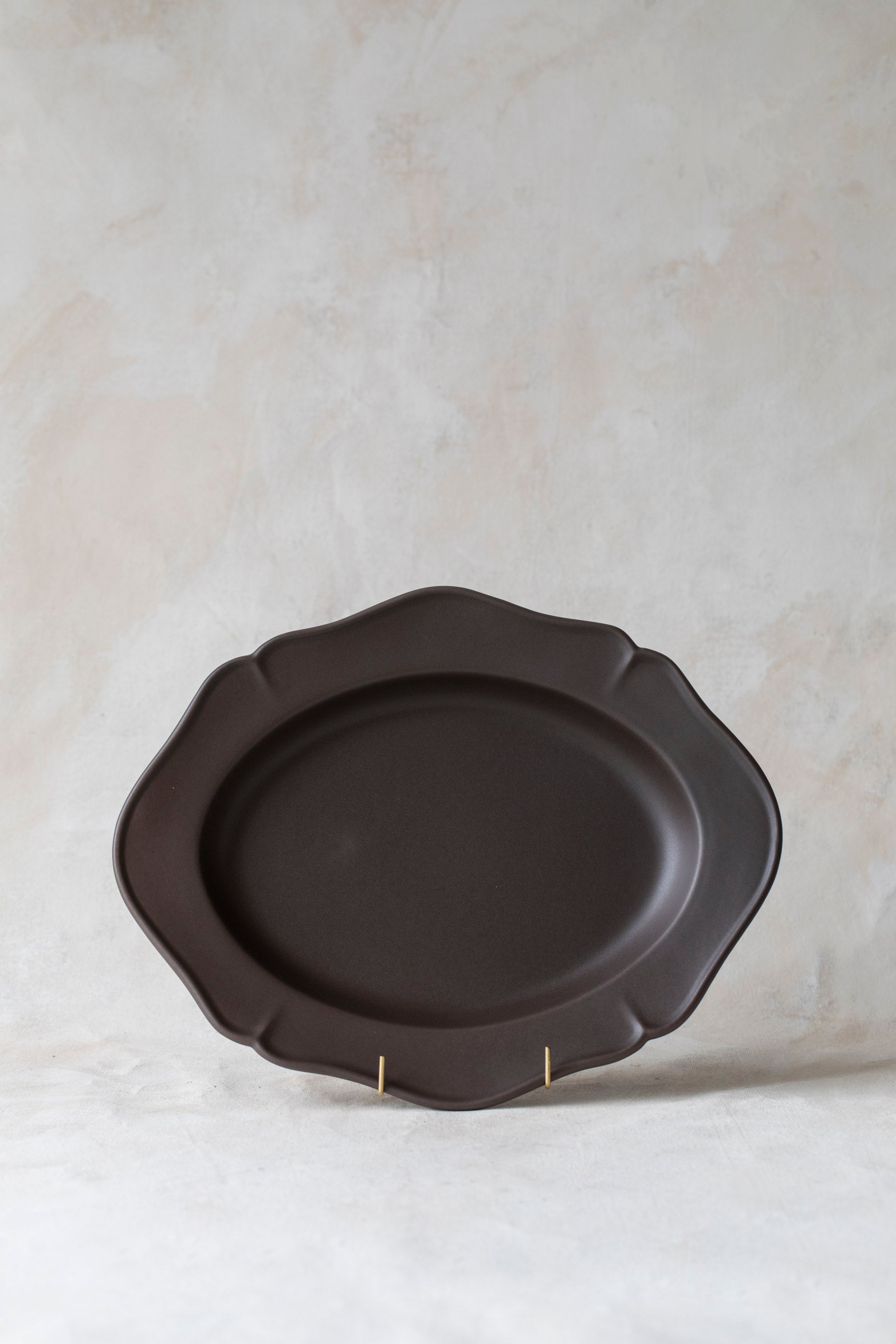 Festone Oval Serving Platter in Mocha Brown