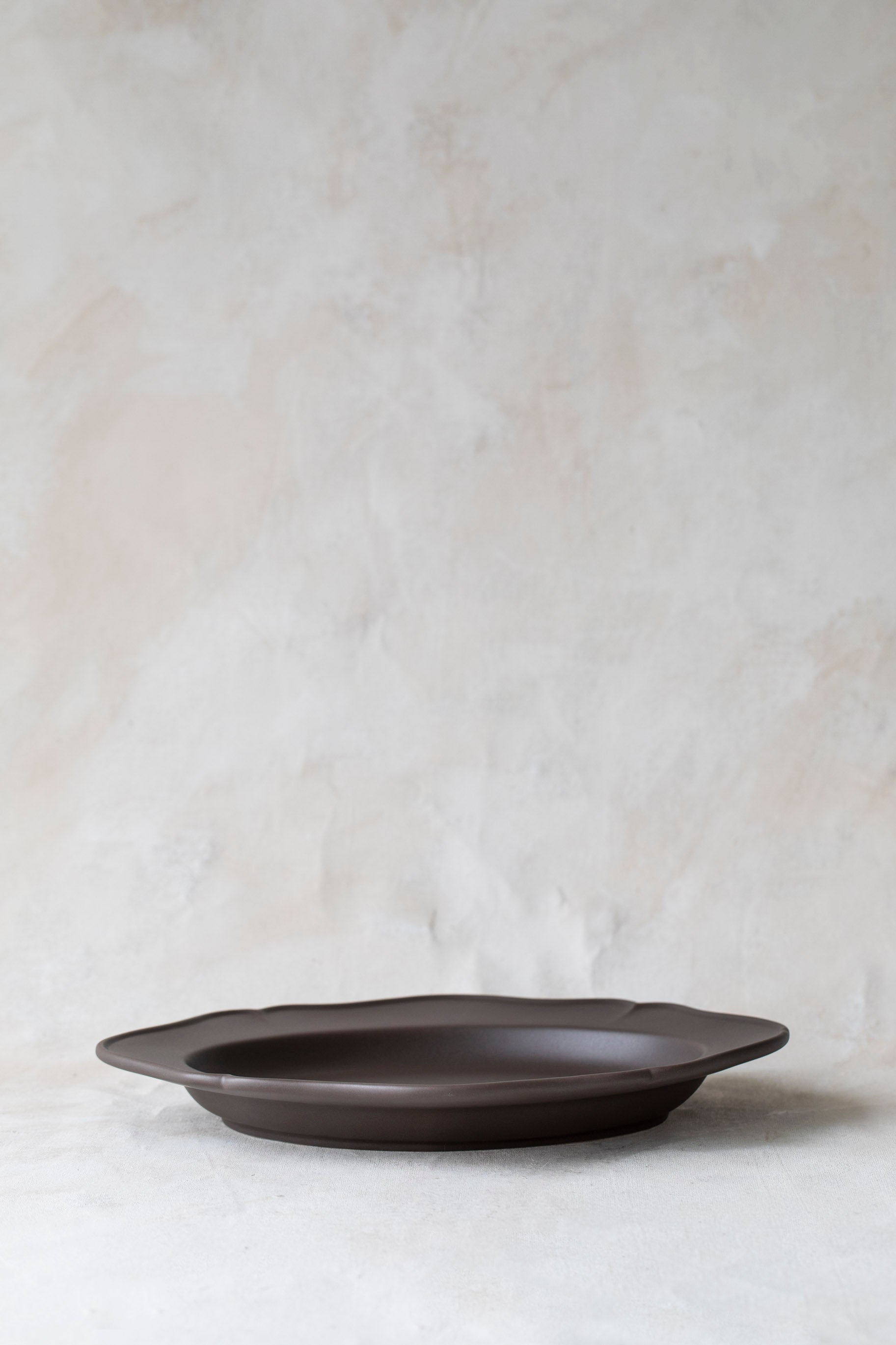Festone Oval Serving Platter in Mocha Brown