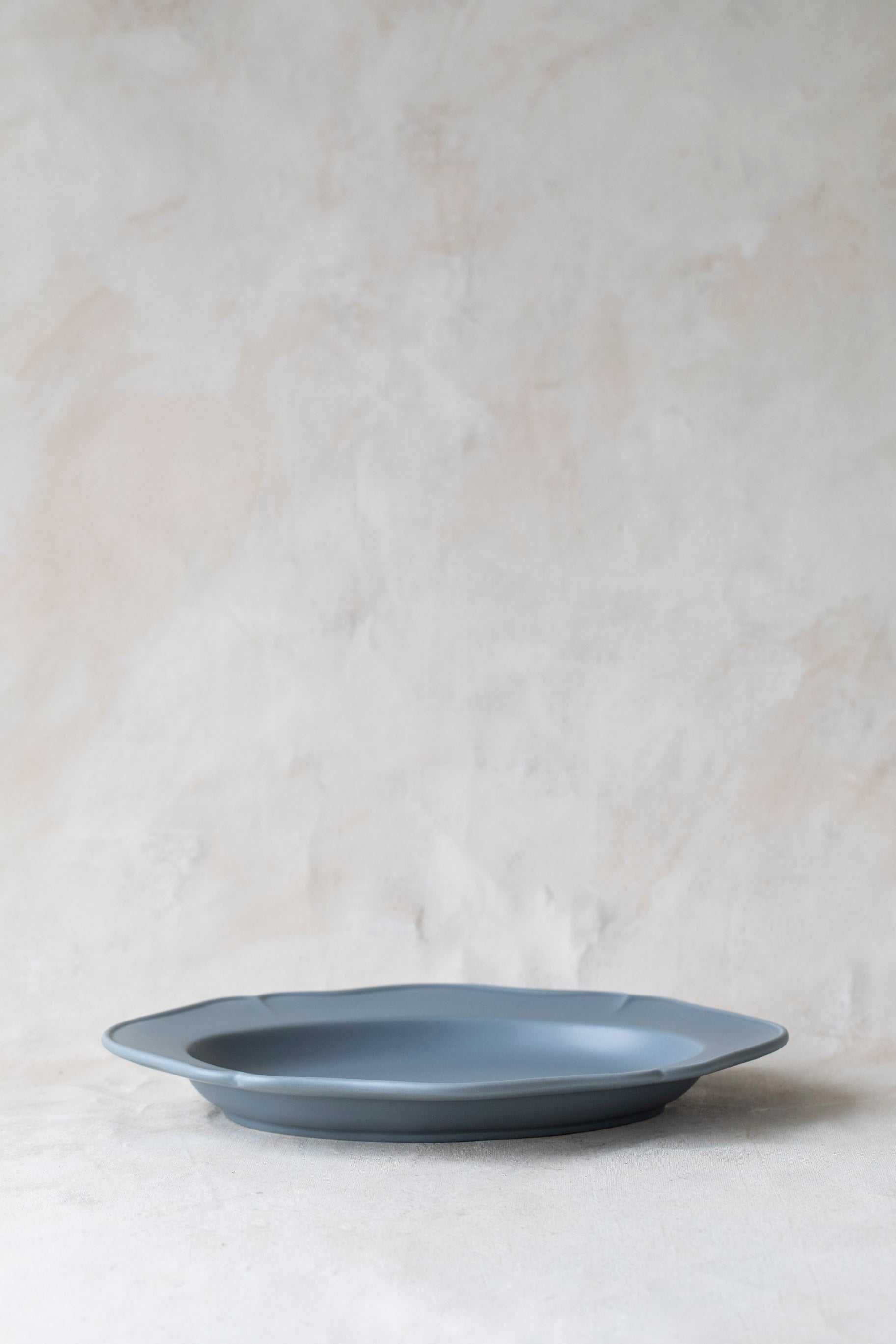 Festone Oval Serving Platter in Ash Gray