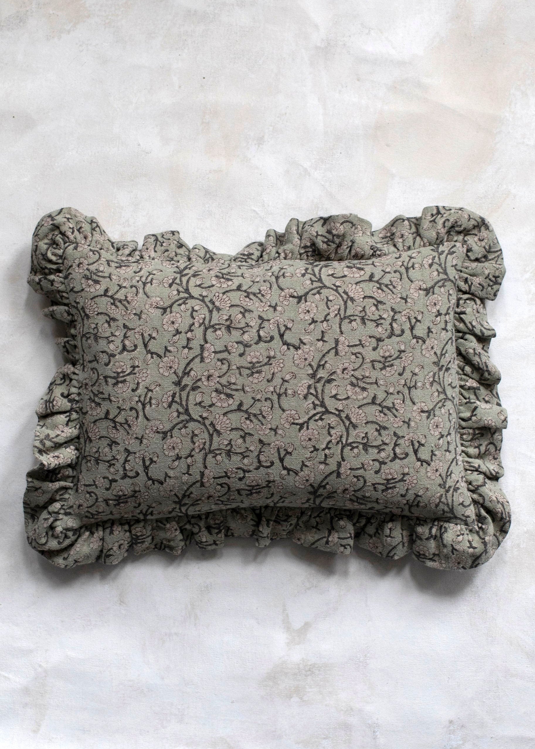 filling_spaces_pillows-11_9c181711-25ab-4dfe-a014-fb62f8717732.jpg