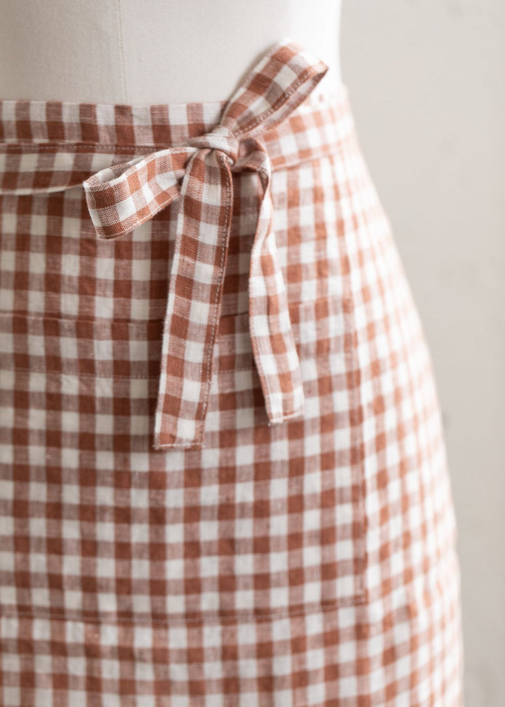 gabrielleparis_linen_gingham_apron-12.jpg
