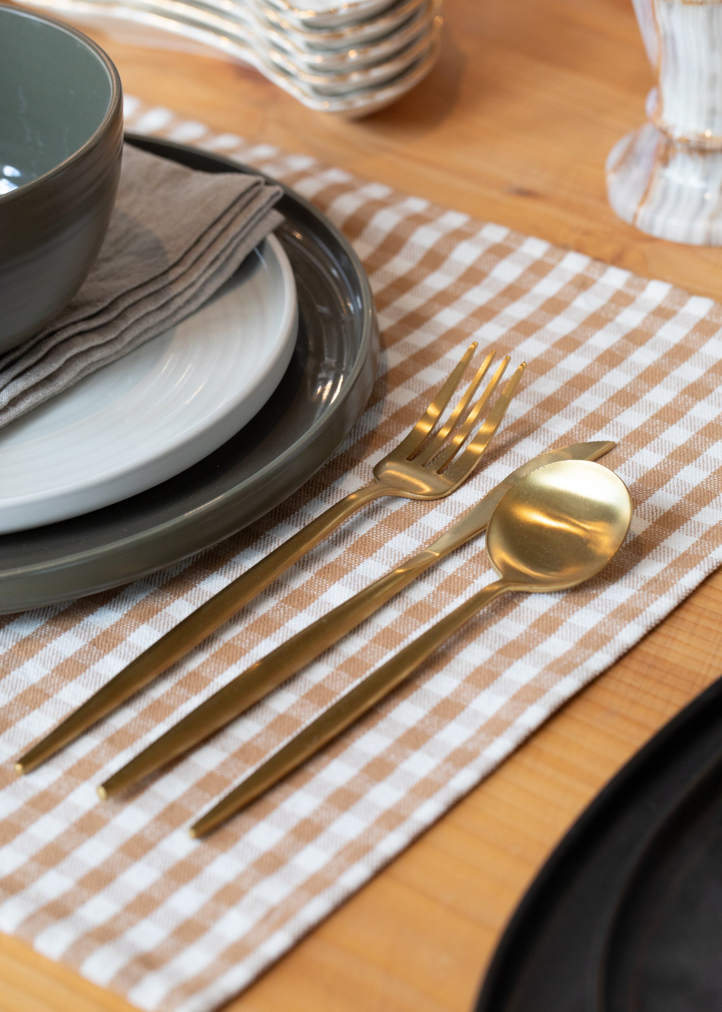 gingham_placemat_lifestyle.jpg