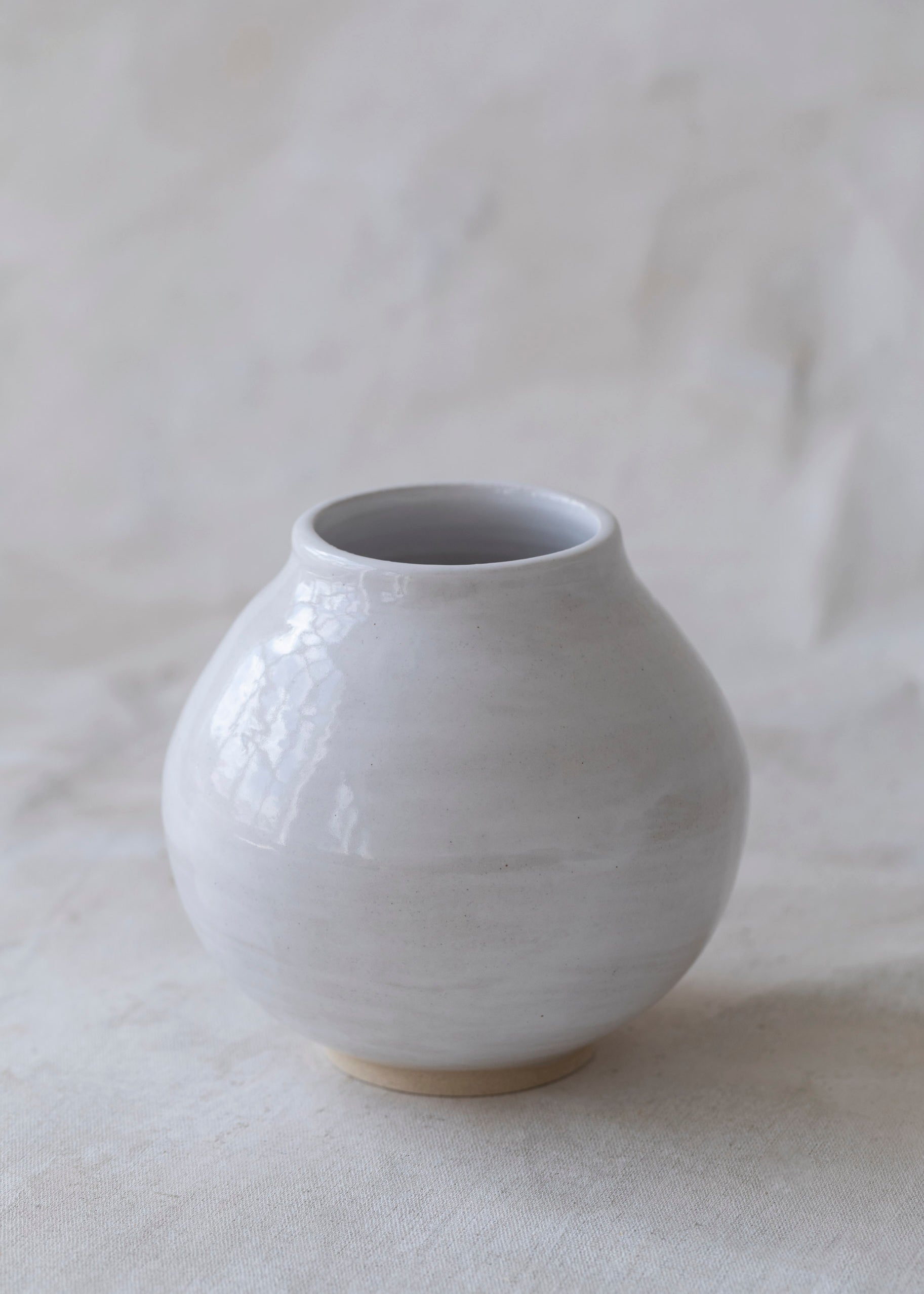 glossy_white_moon_vase-2.jpg