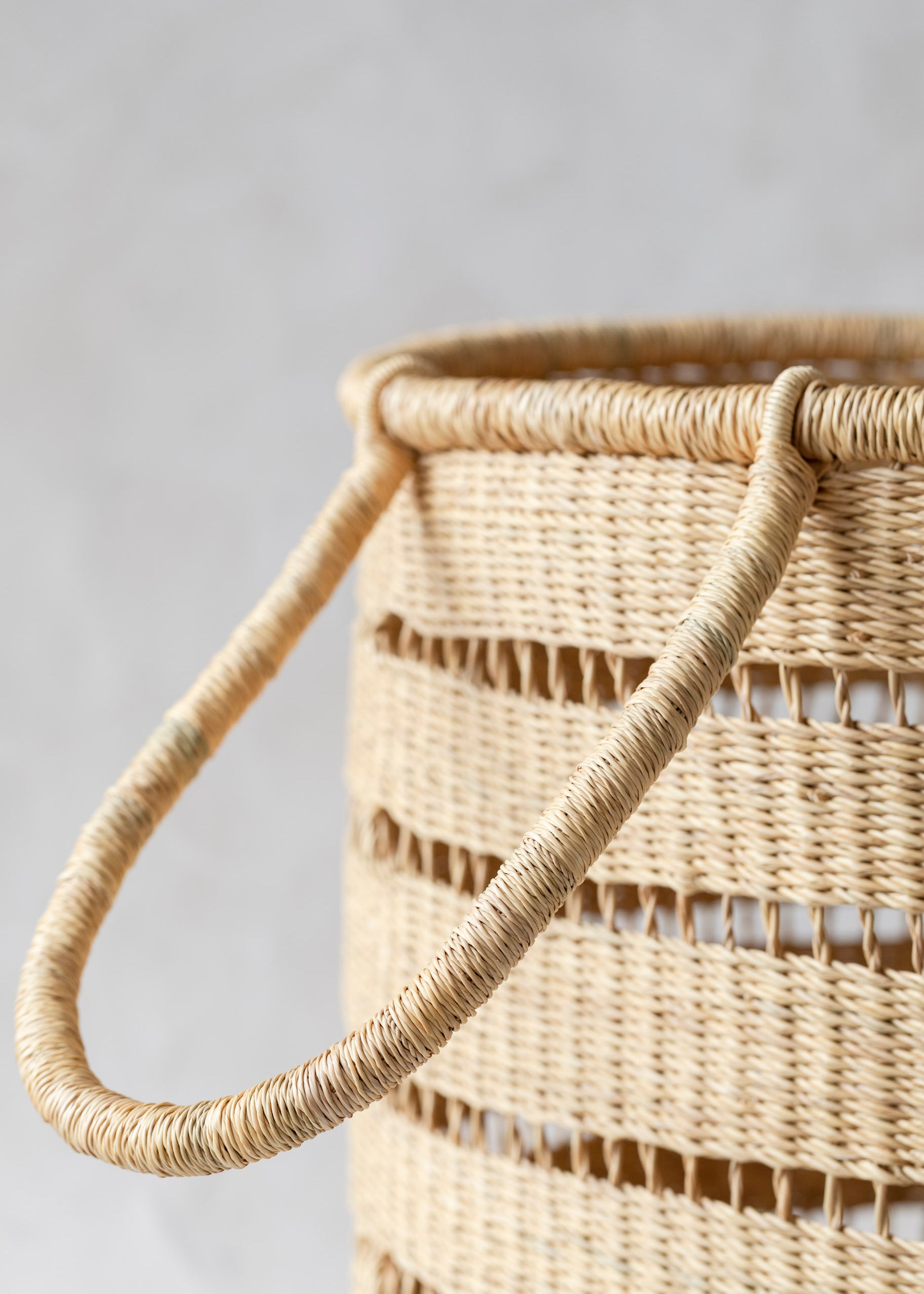 lace_weave_laundry_basket_long_handle.jpg