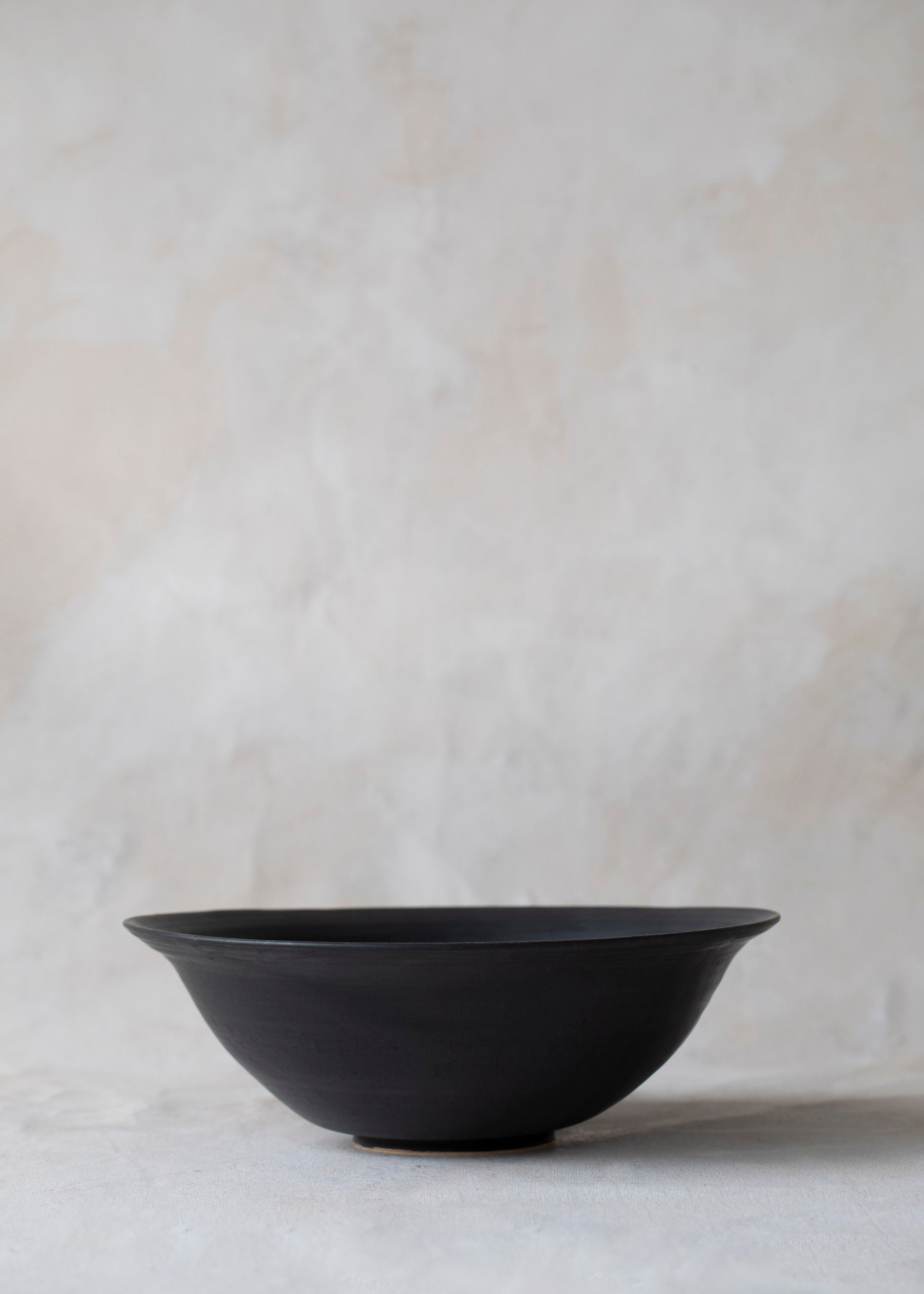 lagre_flared_serving_bowl_black.jpg