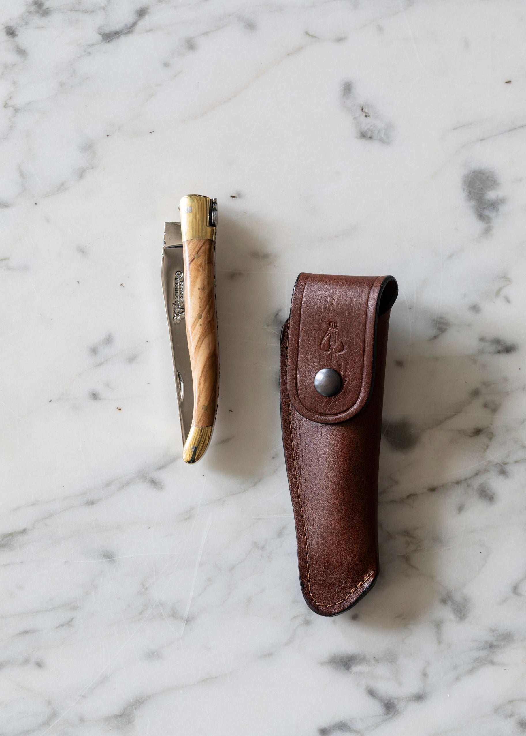 laguiole_en_aubrac_olivewood_pocket_knife_leather_holster-3.jpg