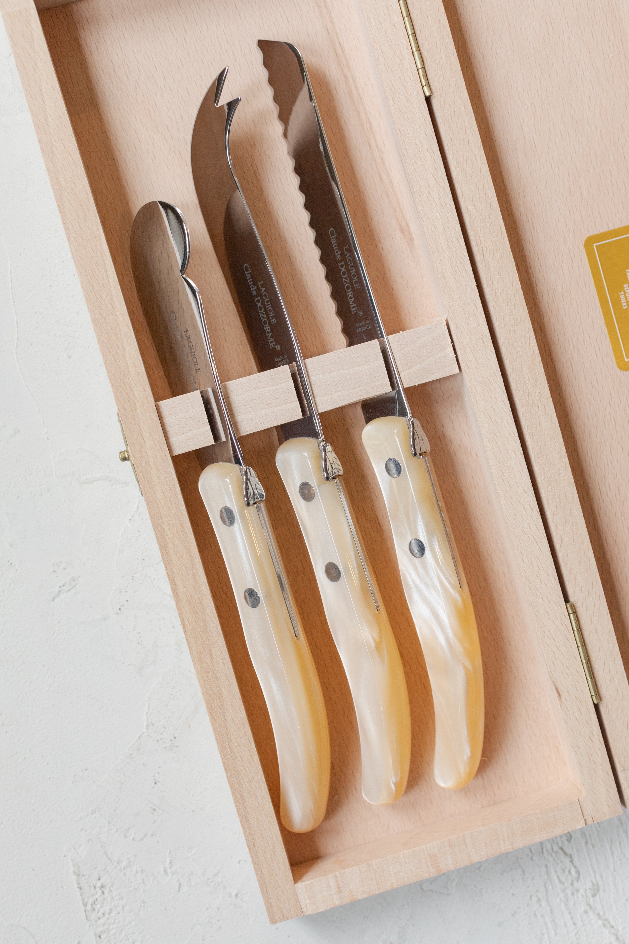 Claude Dozorme Laguiole Cheese Knives Pearl Set – Hoppe Shoppe