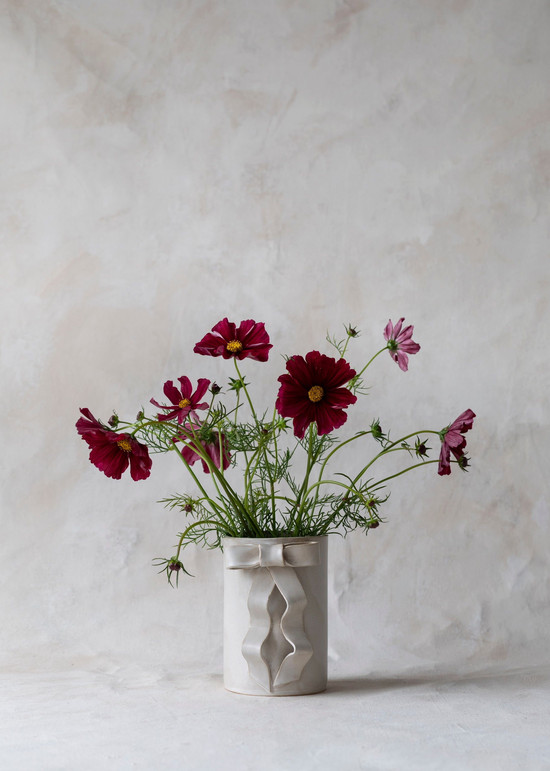 large_bow_vase.jpg