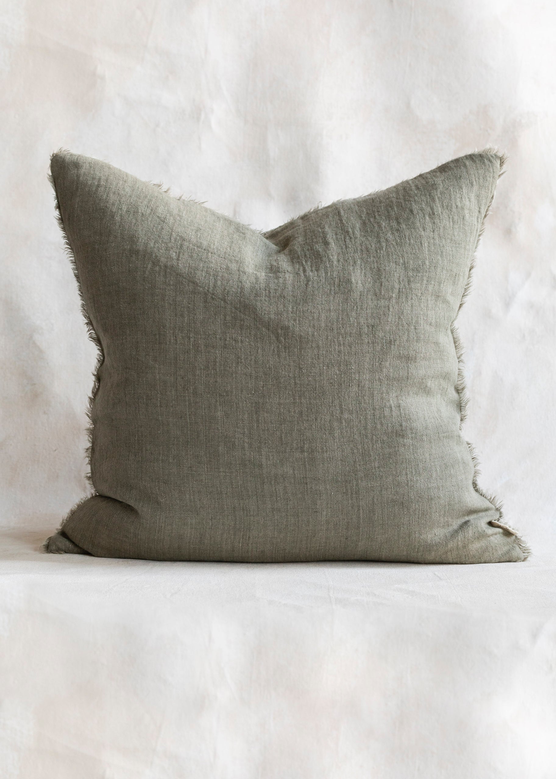 lina_linen_pillow_shadow_d4388c46-9c8e-4546-9fe4-66aabbc168c1.jpg