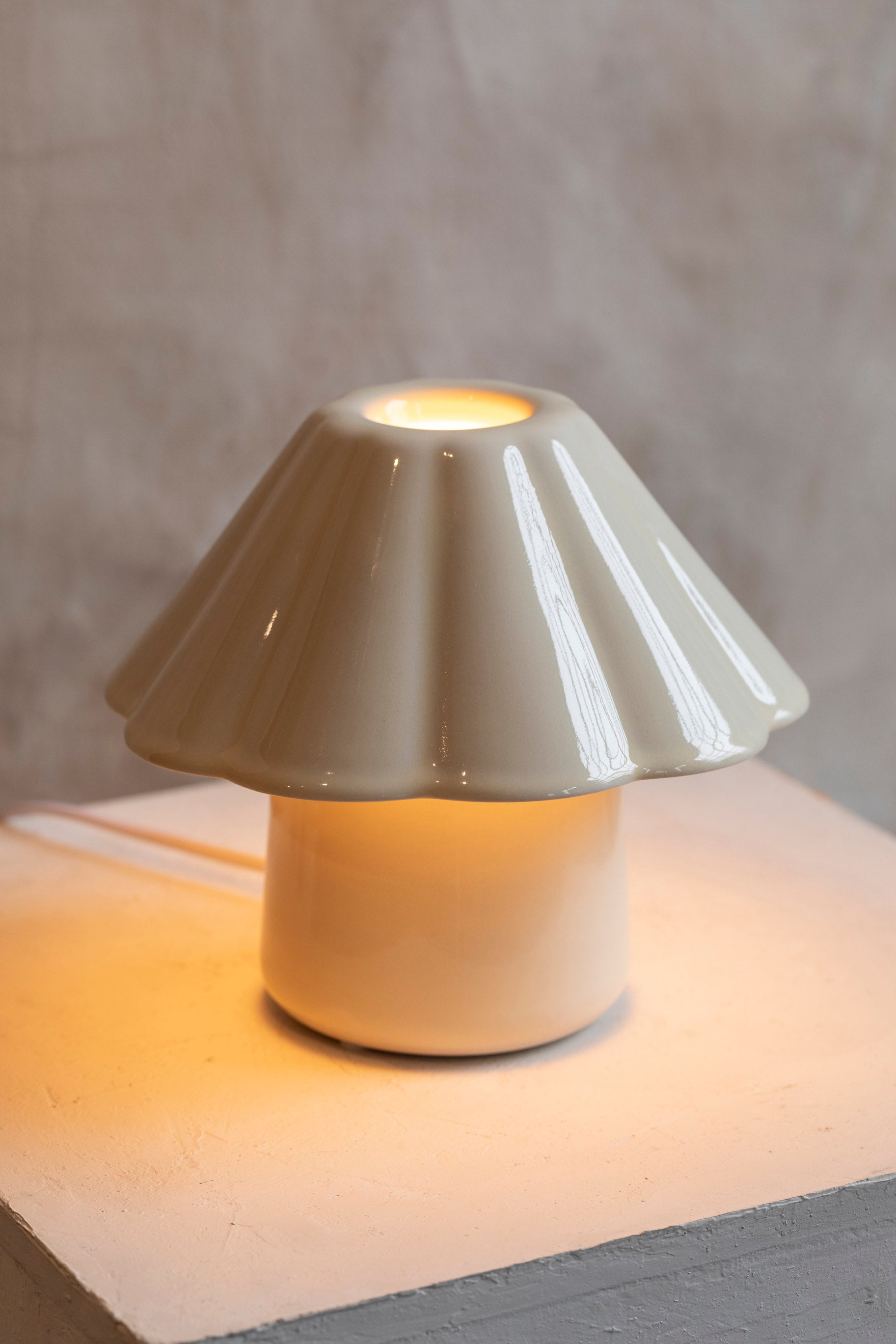 luna_porcelain_lamp-3.jpg