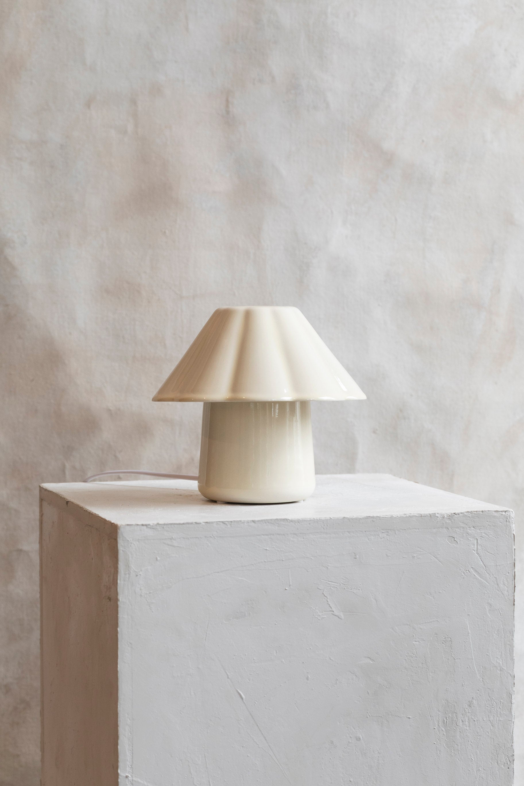 luna_porcelain_lamp.jpg