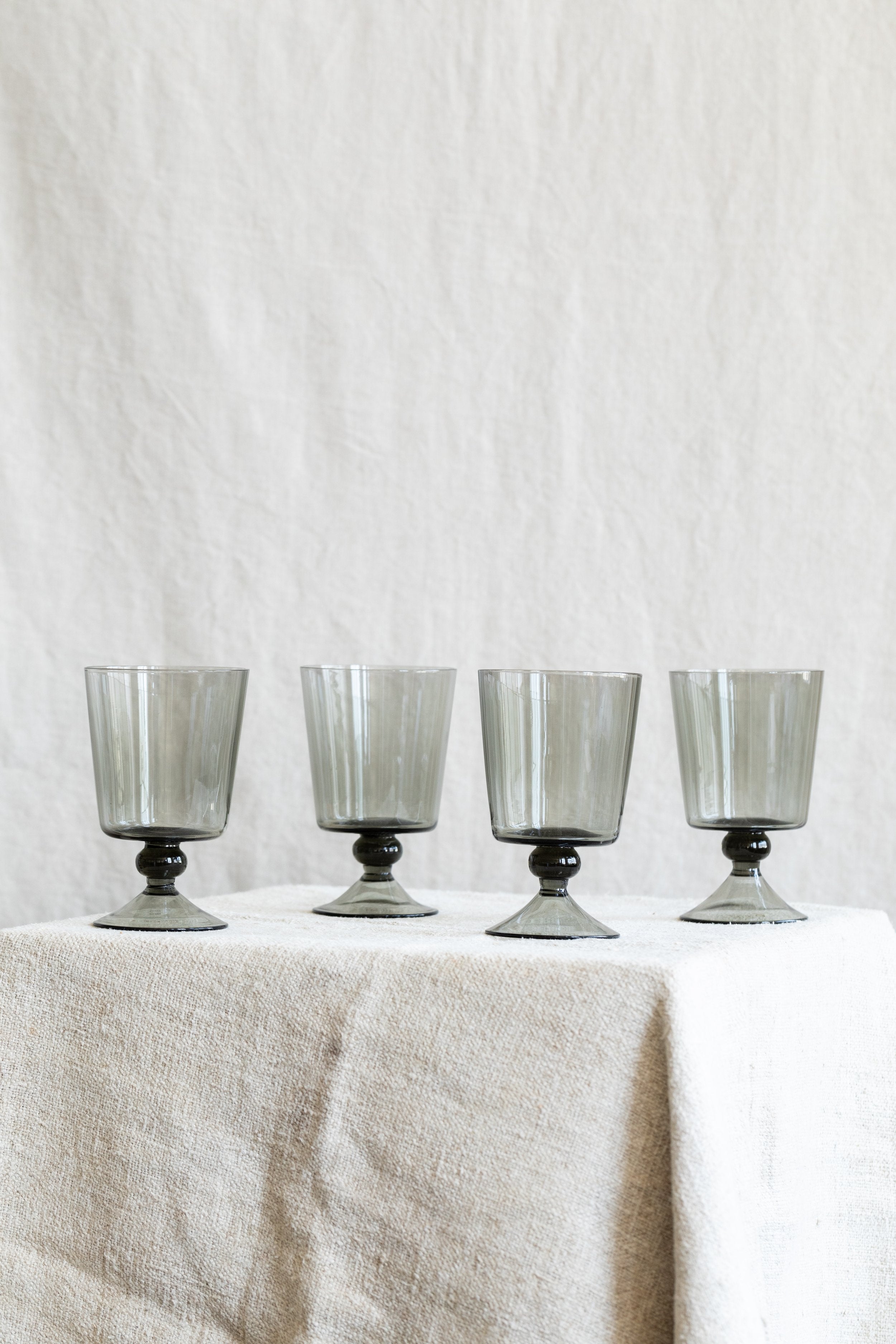 La Mère Red Wine Smoky Glass Set