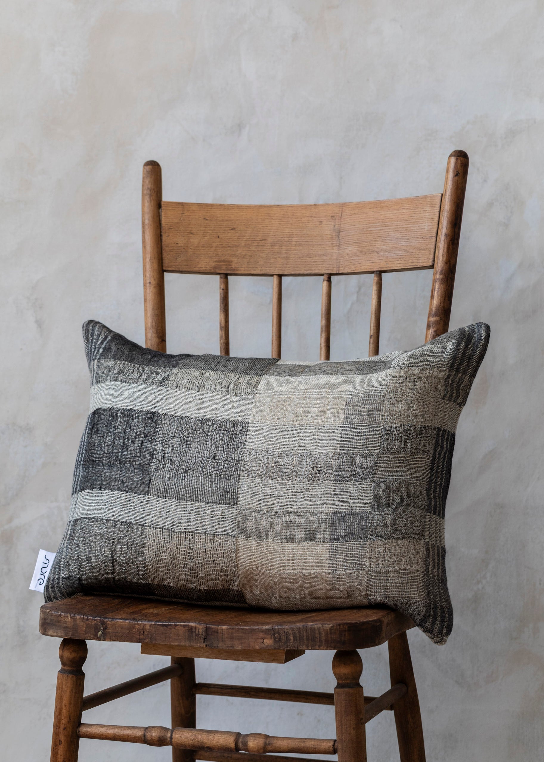 mojave_lumbar_cushion_linen_silk-2.jpg