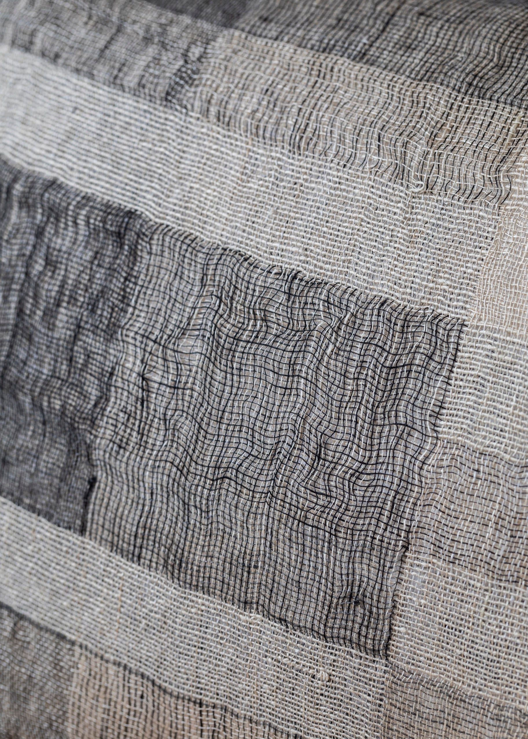 mojave_lumbar_cushion_linen_silk-3.jpg