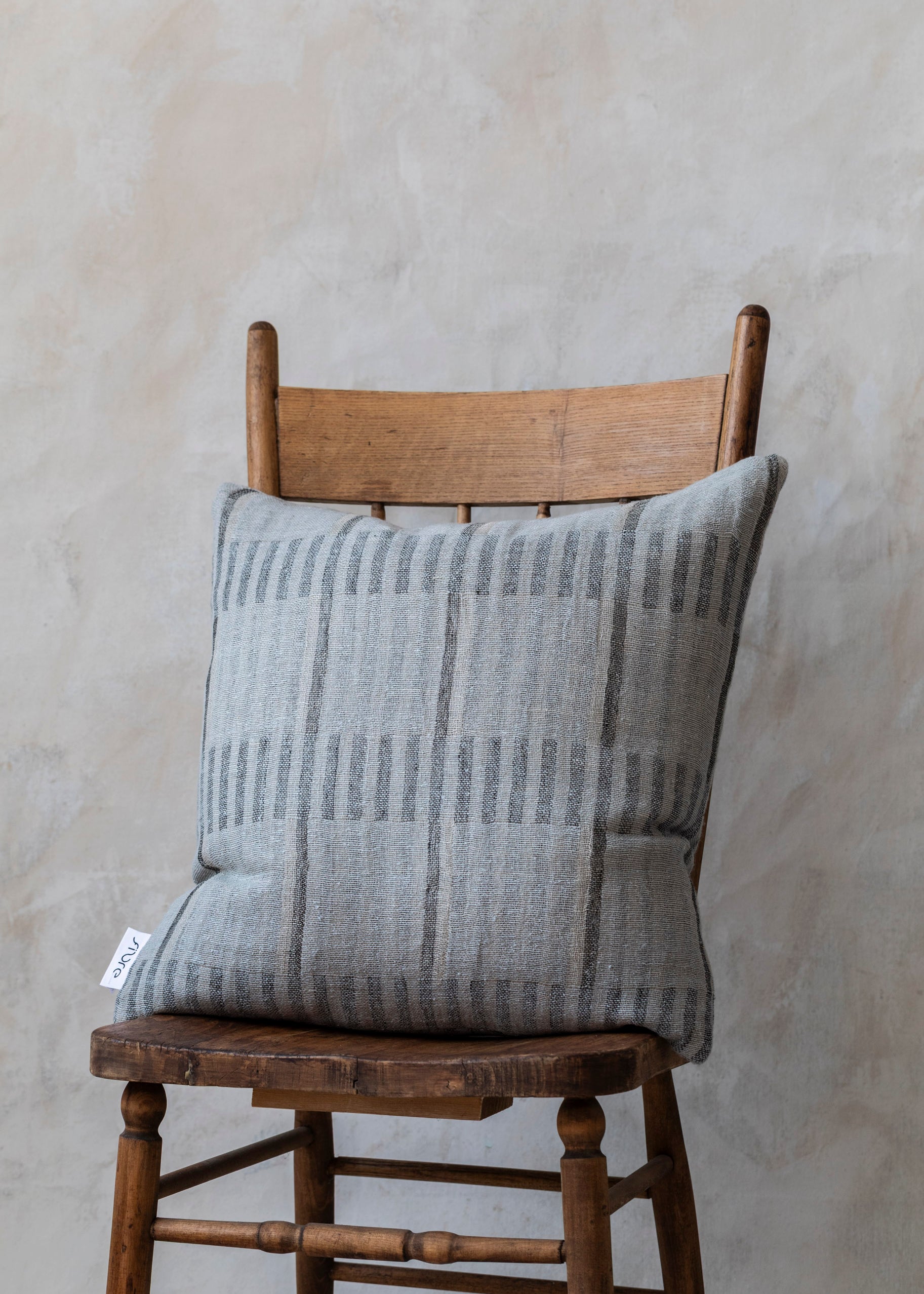 mojave_square_cushion_linen_silk-2.jpg