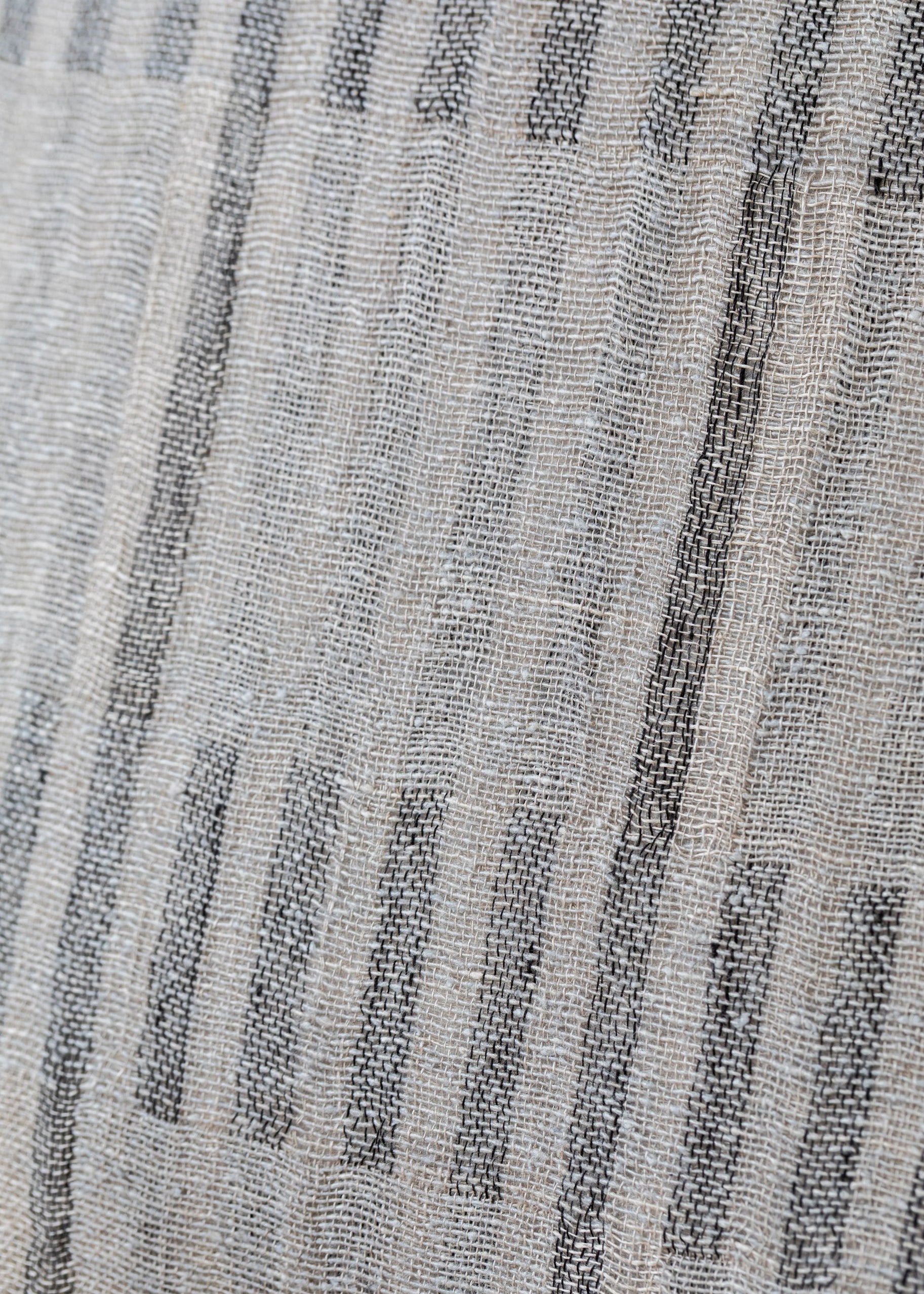 mojave_square_cushion_linen_silk.jpg