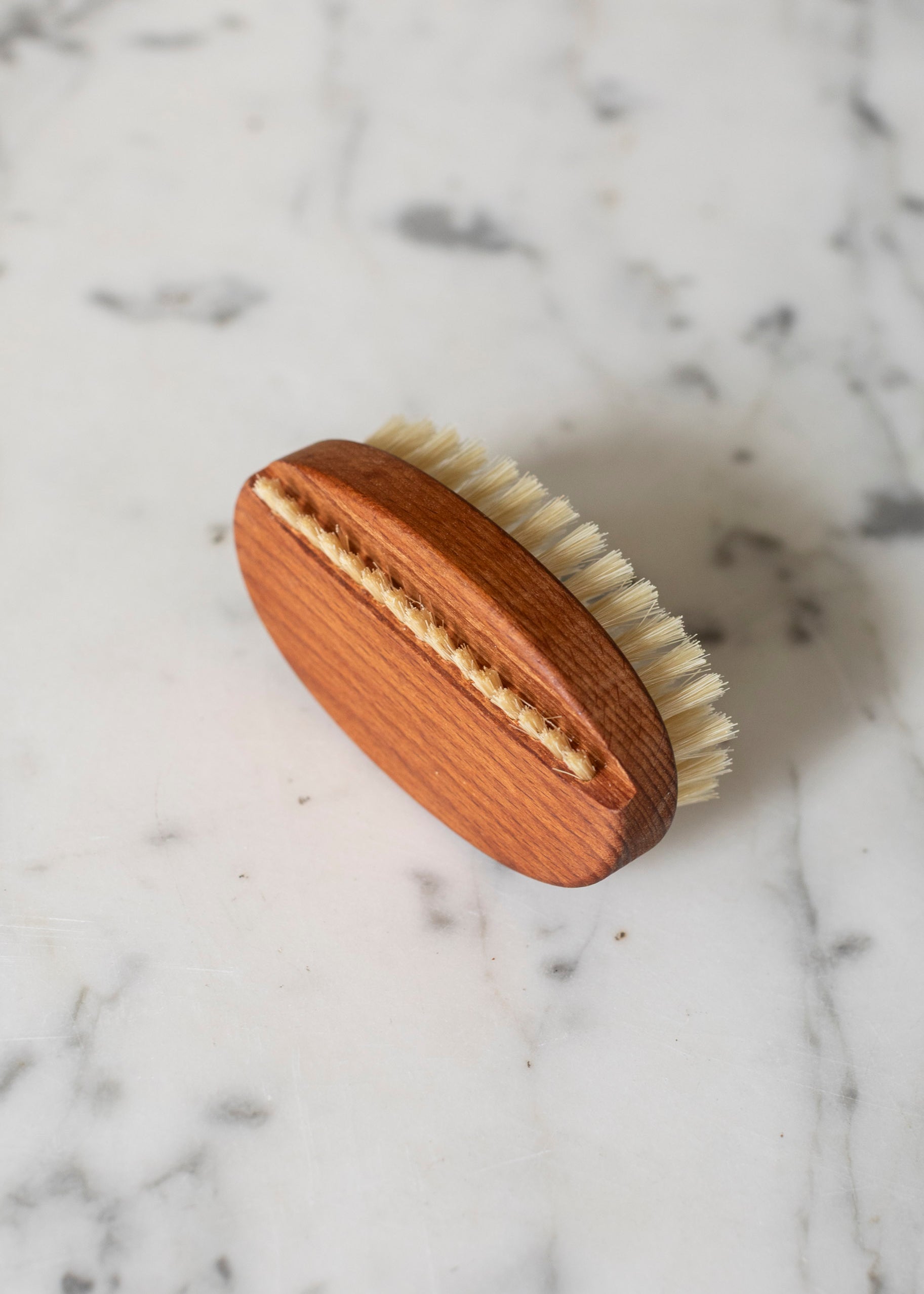 oval_nail_brush-3.jpg