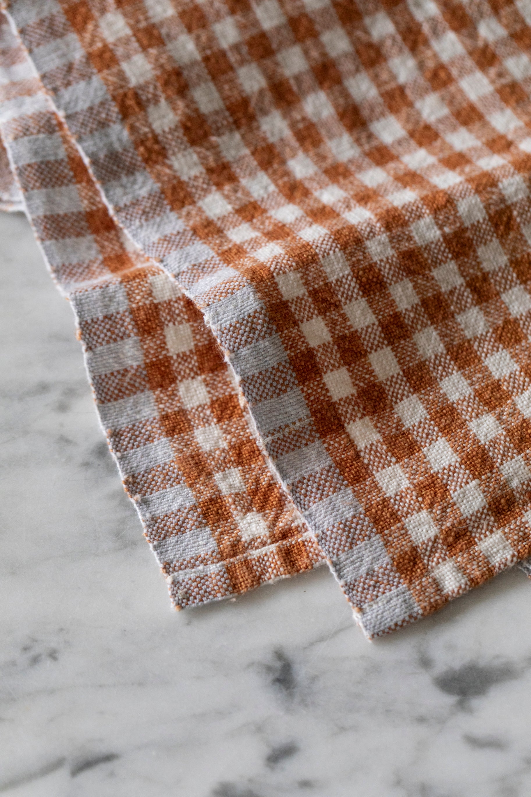 red_gingham_linen_kitchen_tea_towel-3.jpg
