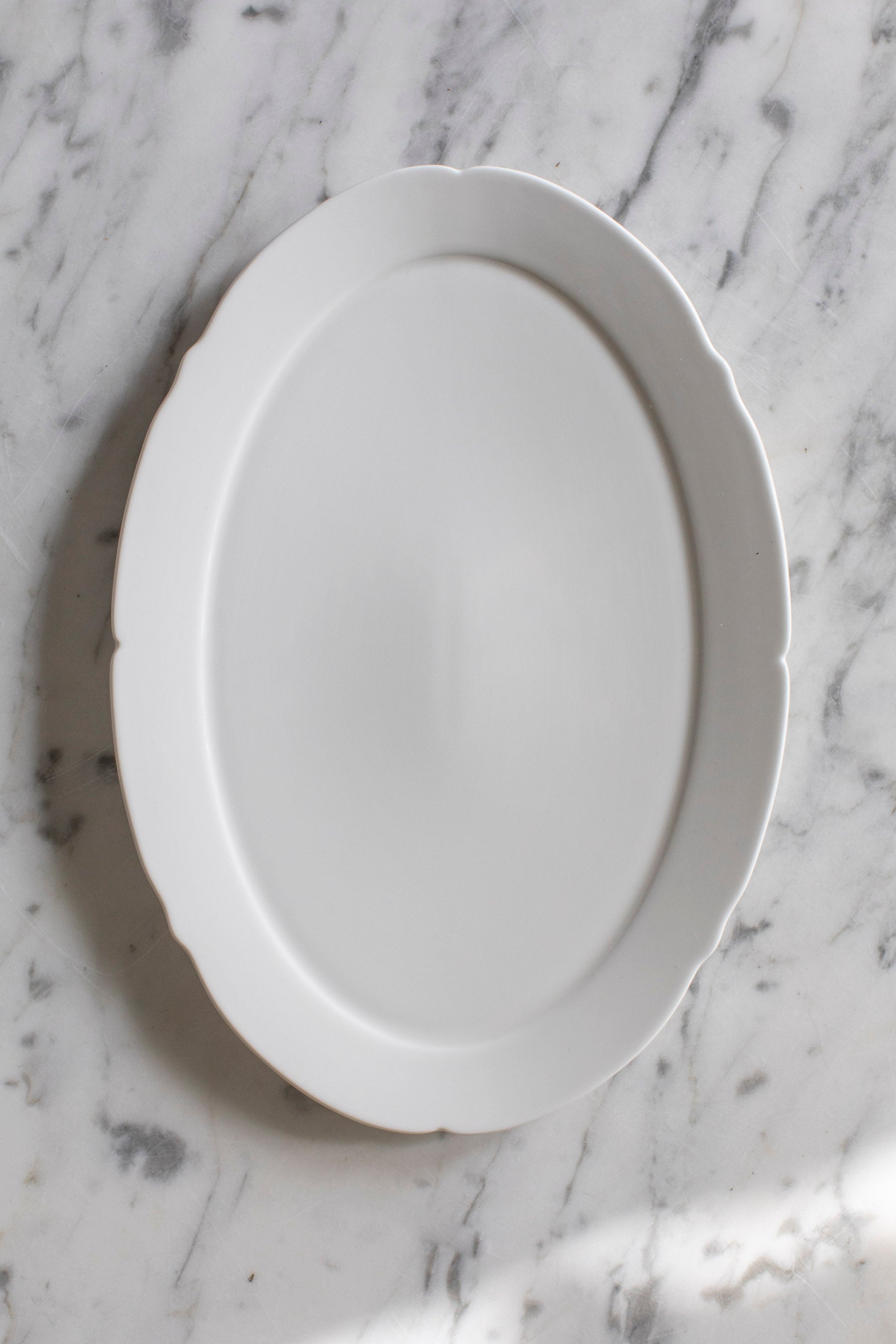 Silhouette White Oval Plate