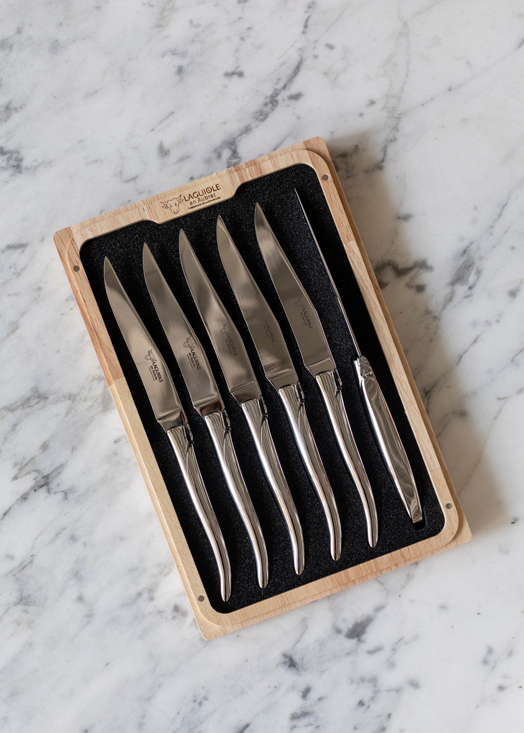 stainless_steel_set_6_steak_lnives_laguiole_en_aubrac.jpg