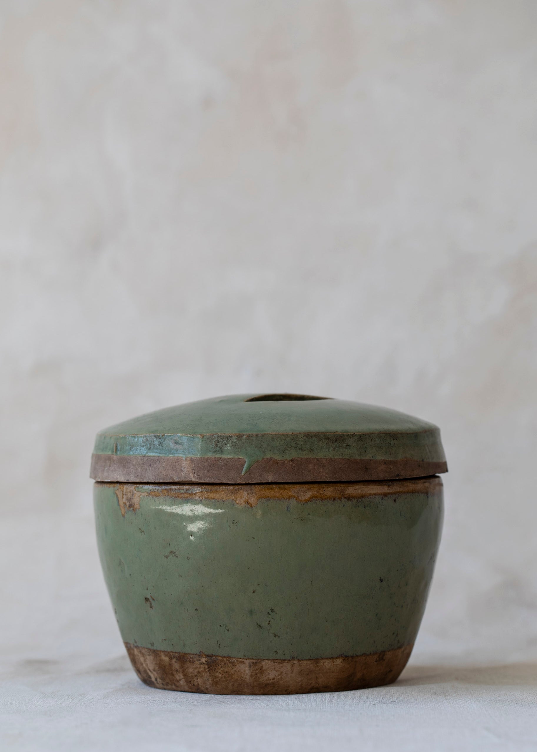 vintage_antique_lidded_pot.jpg
