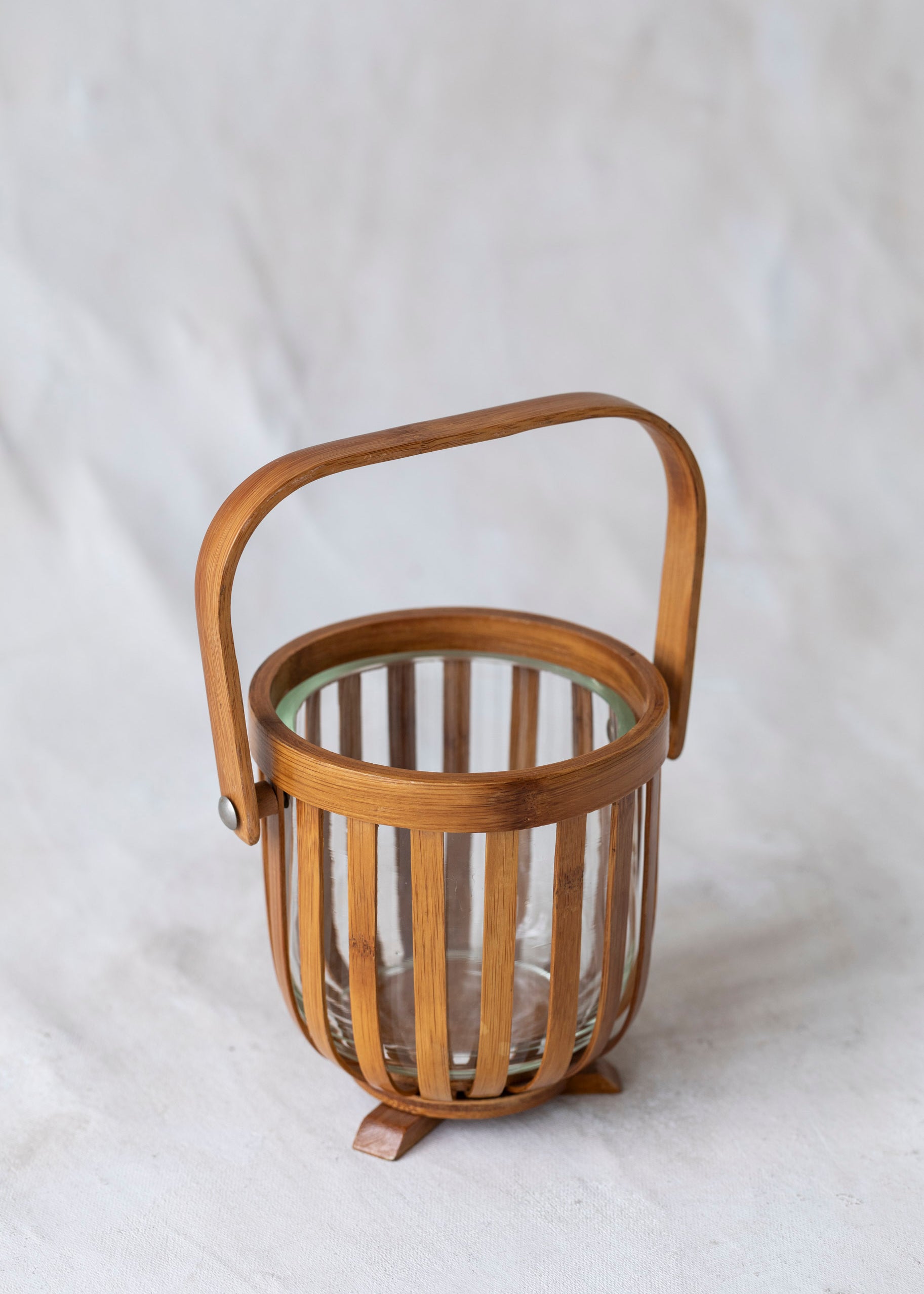 vintage_basket_vase.jpg